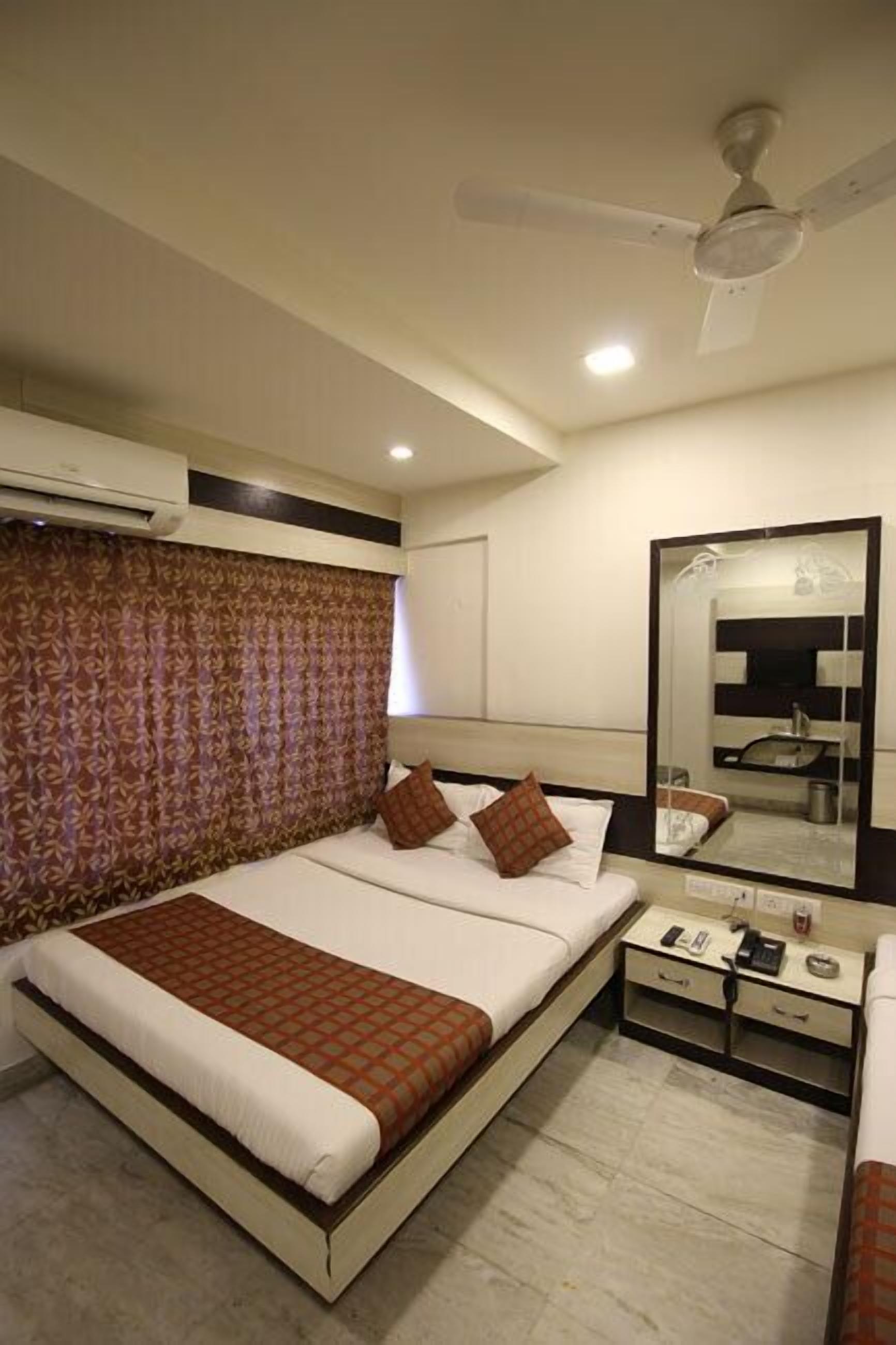 Hotel Oc Residency *