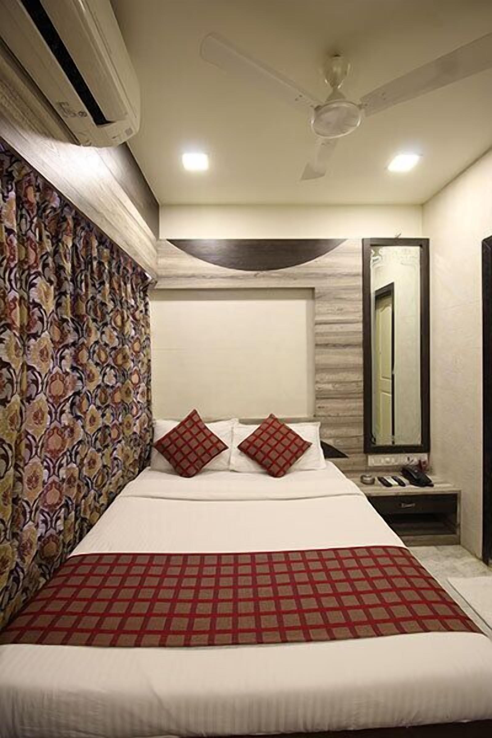 Hotel Oc Residency *