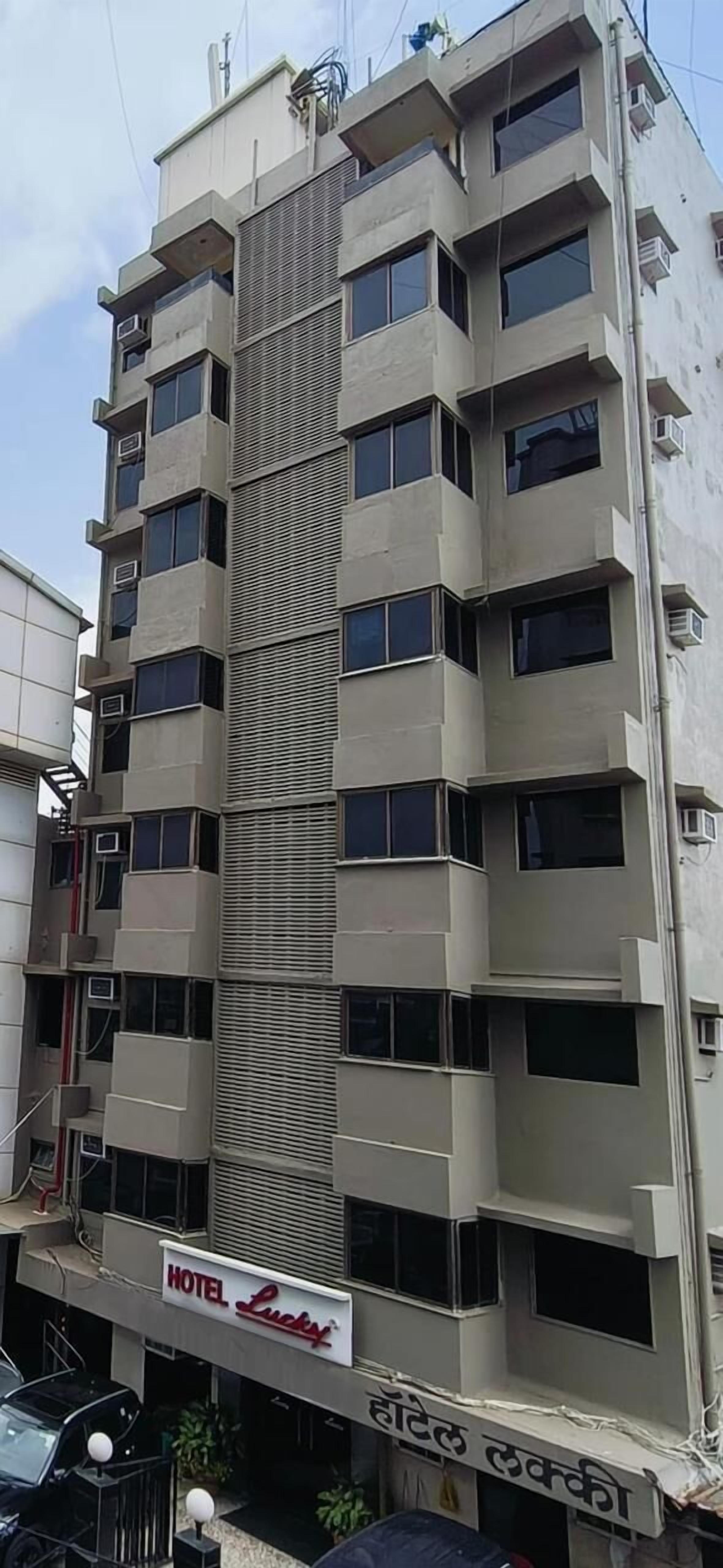 Hotel Lucky Bandra 3*