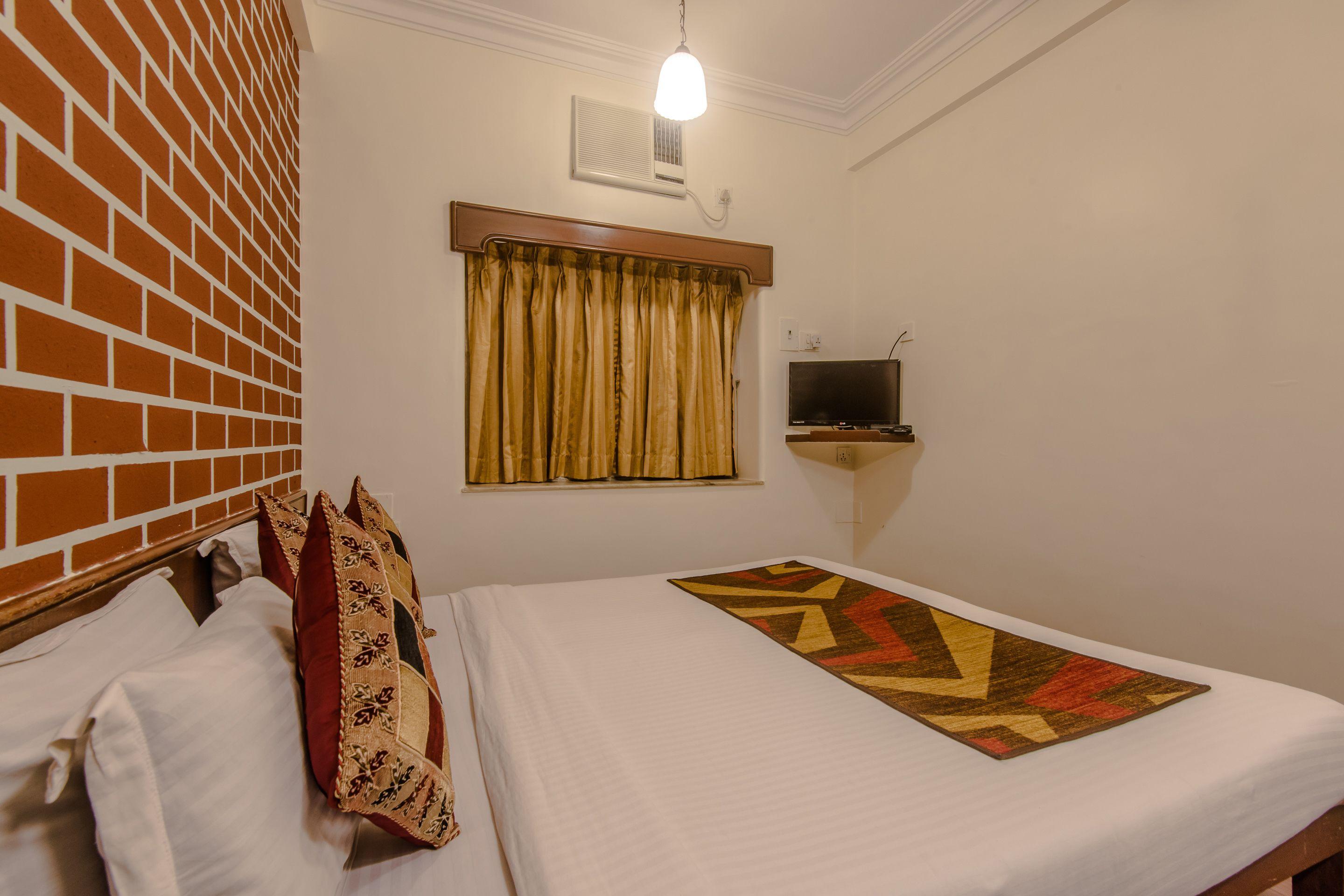 Mogul Palace - Near Masjid Bunder