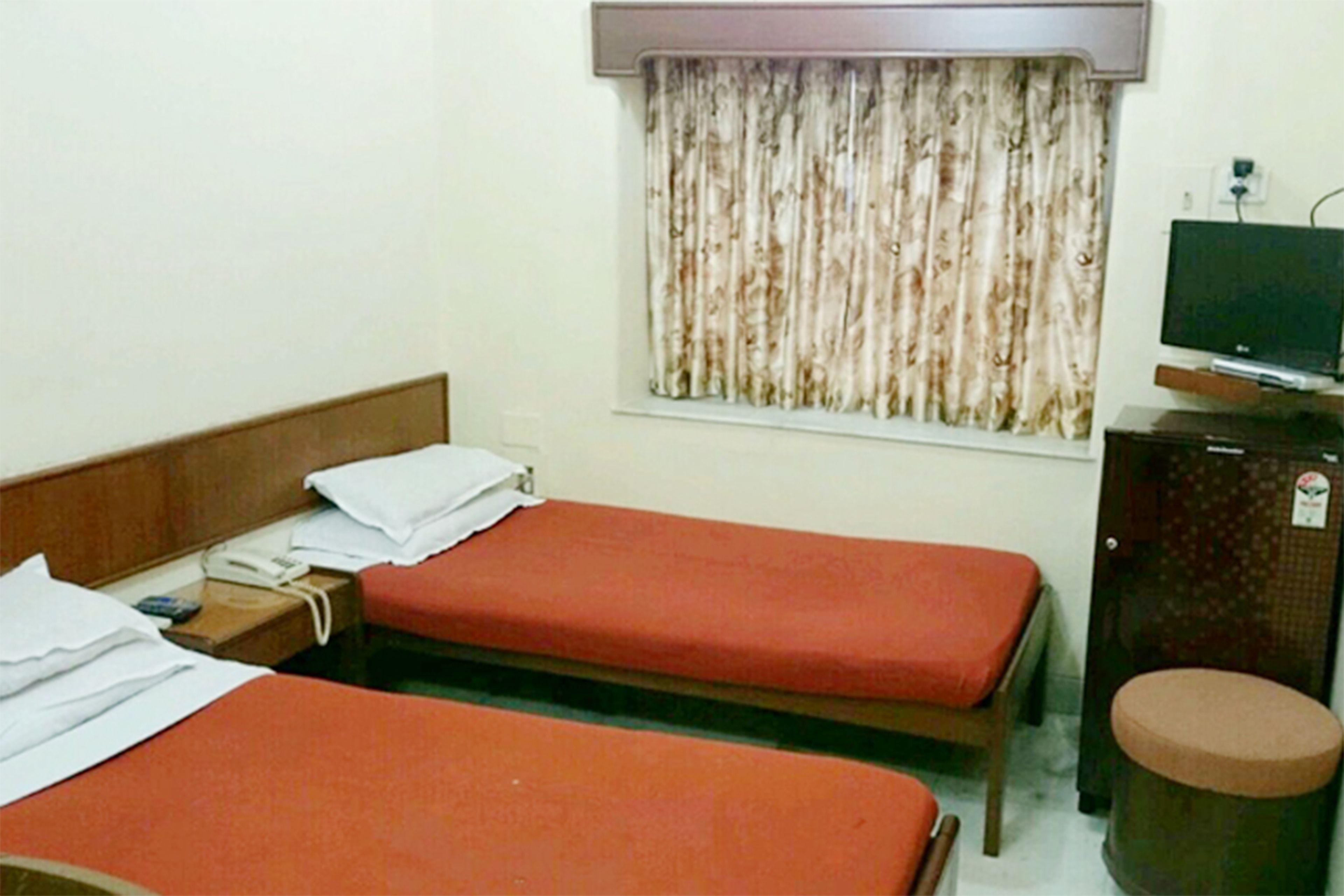 Hotel Mogul Palace - Near Masjid Bunder