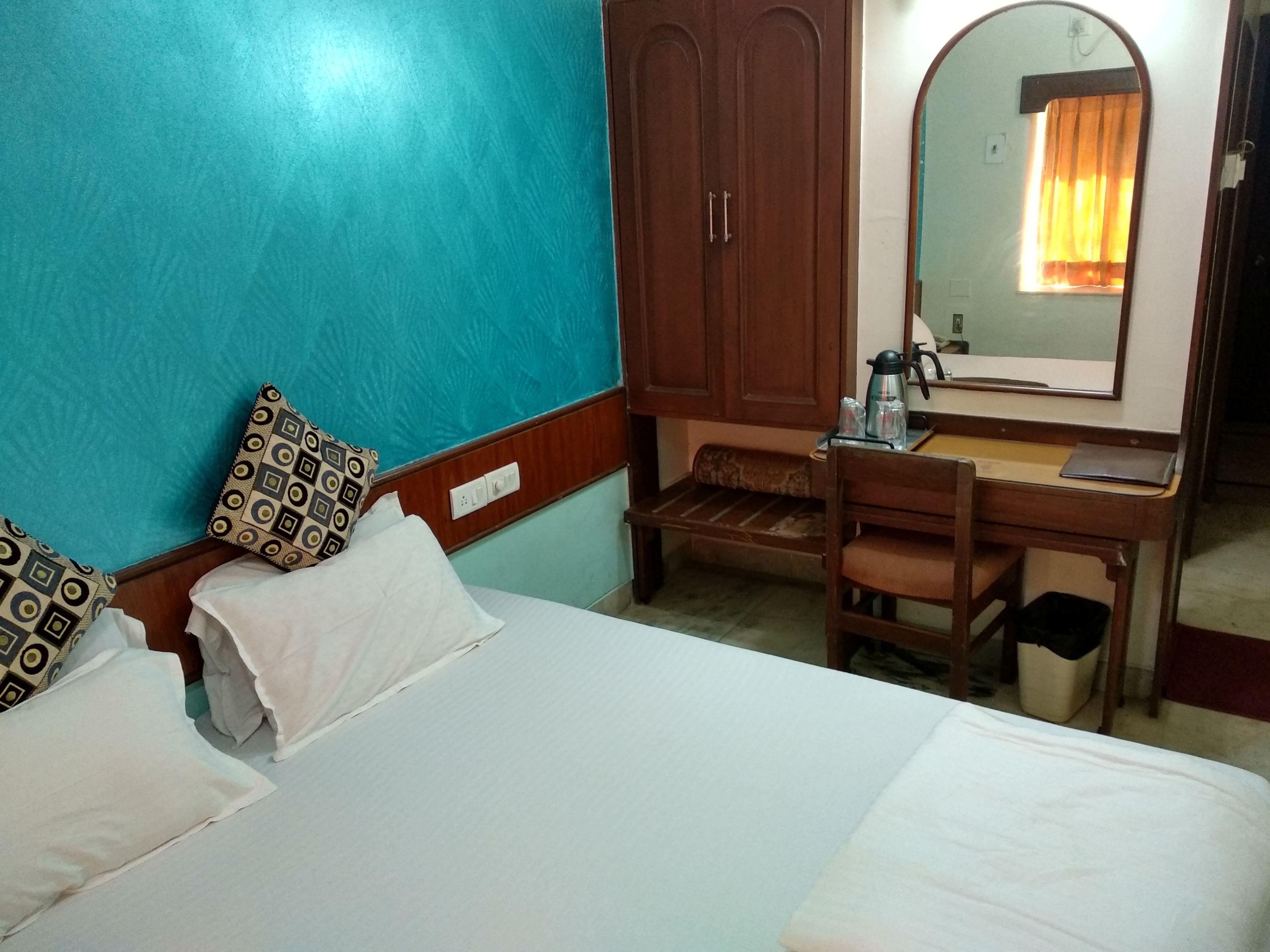 Mogul Palace - Near Masjid Bunder Hotel