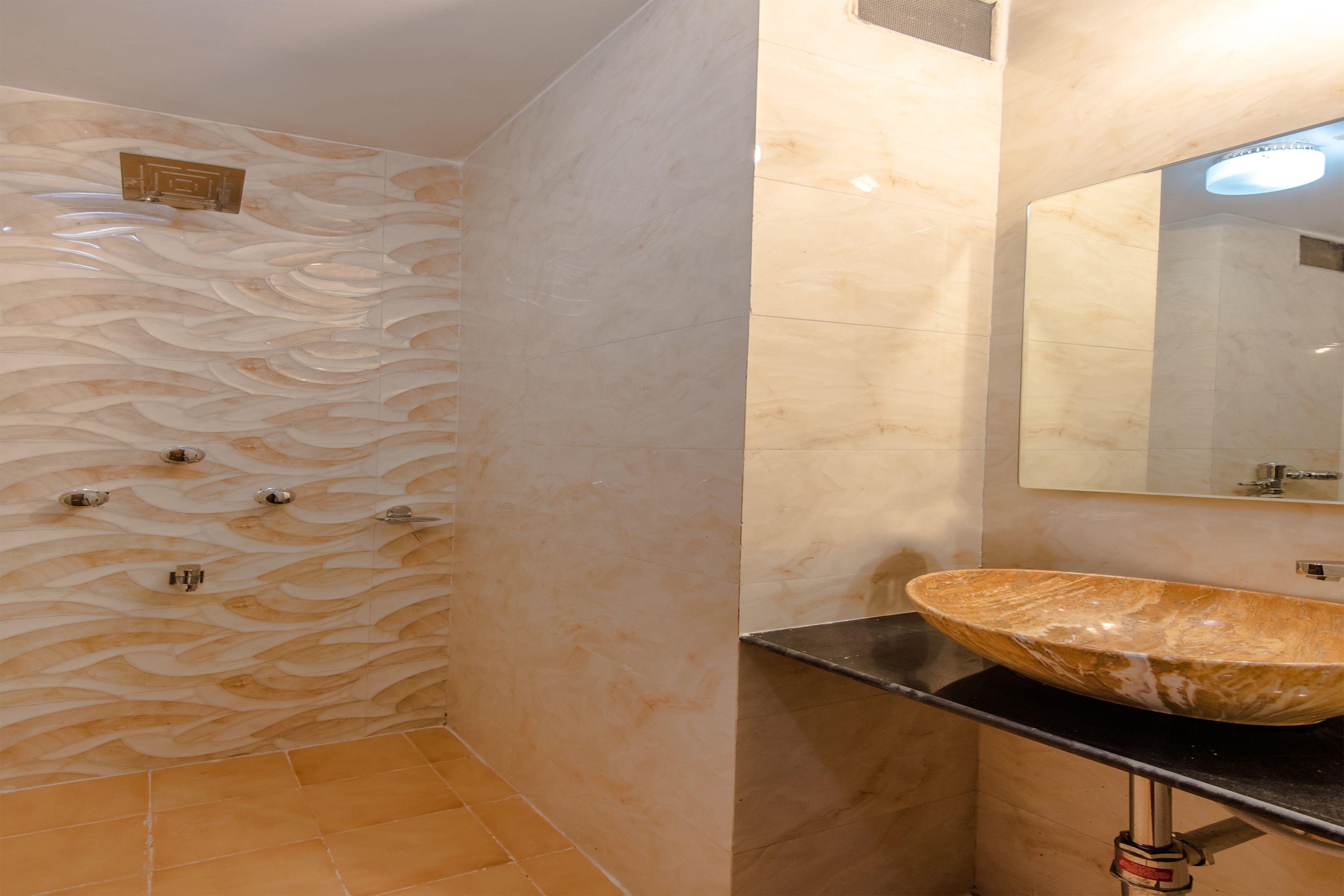 Mogul Palace - Near Masjid Bunder