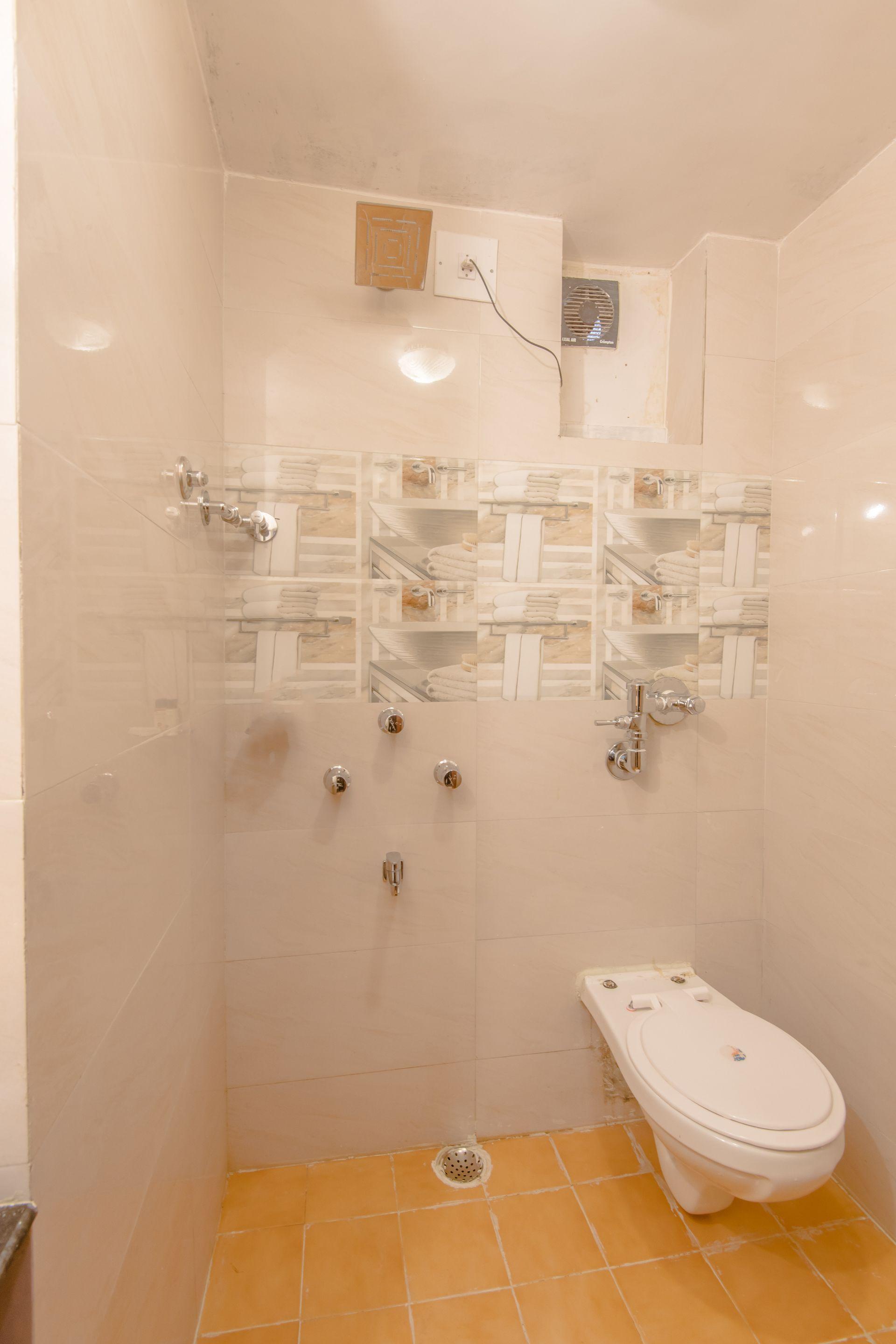 Mogul Palace - Near Masjid Bunder