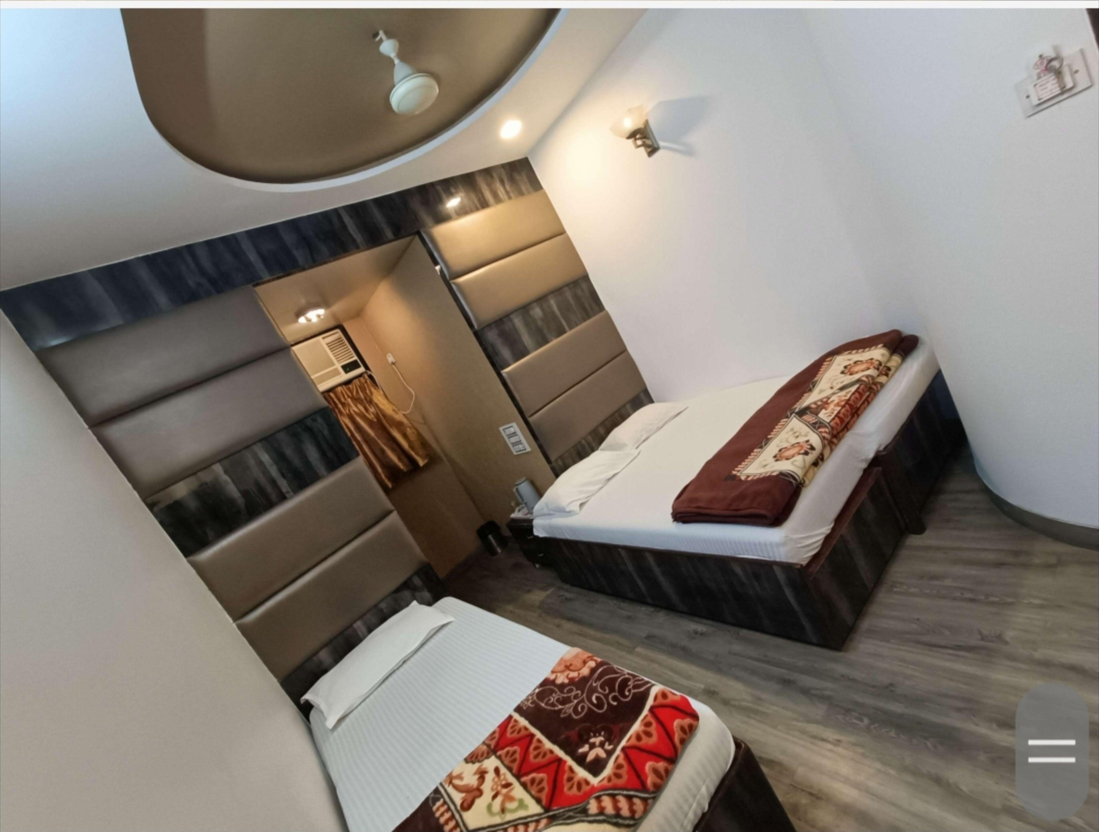 Broadway Colaba Hotel