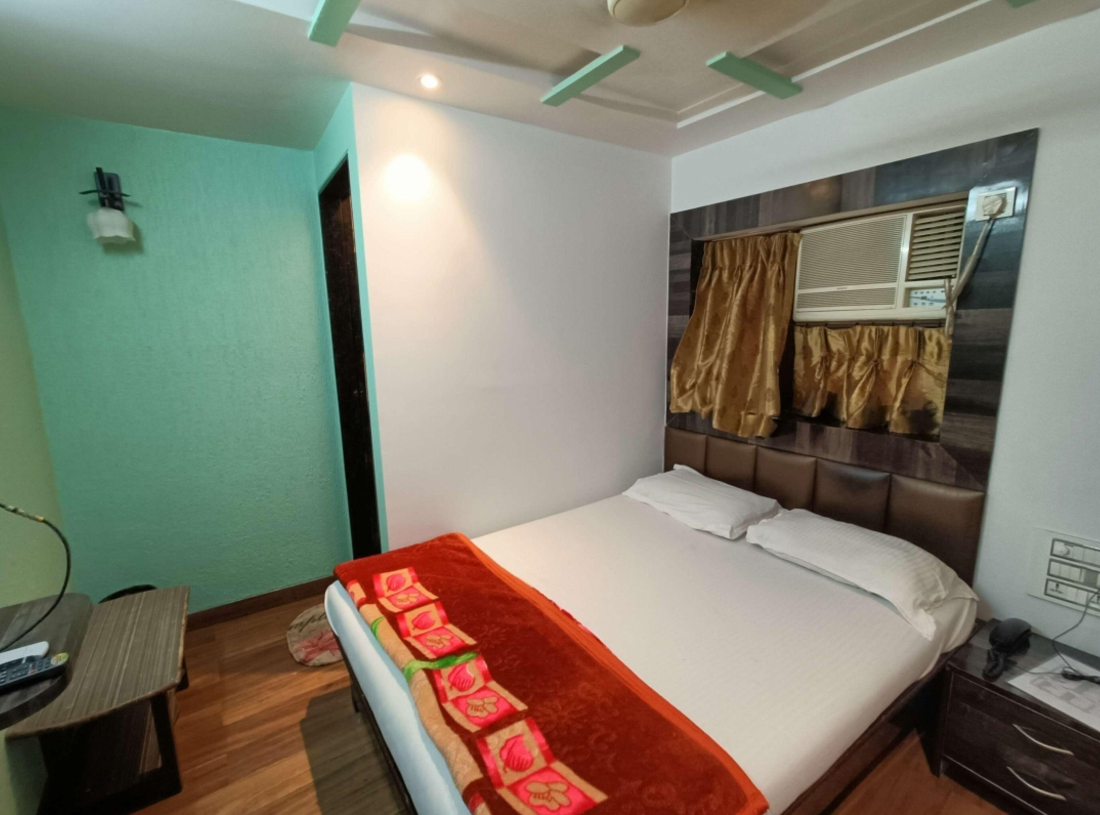 Broadway Colaba Hotel