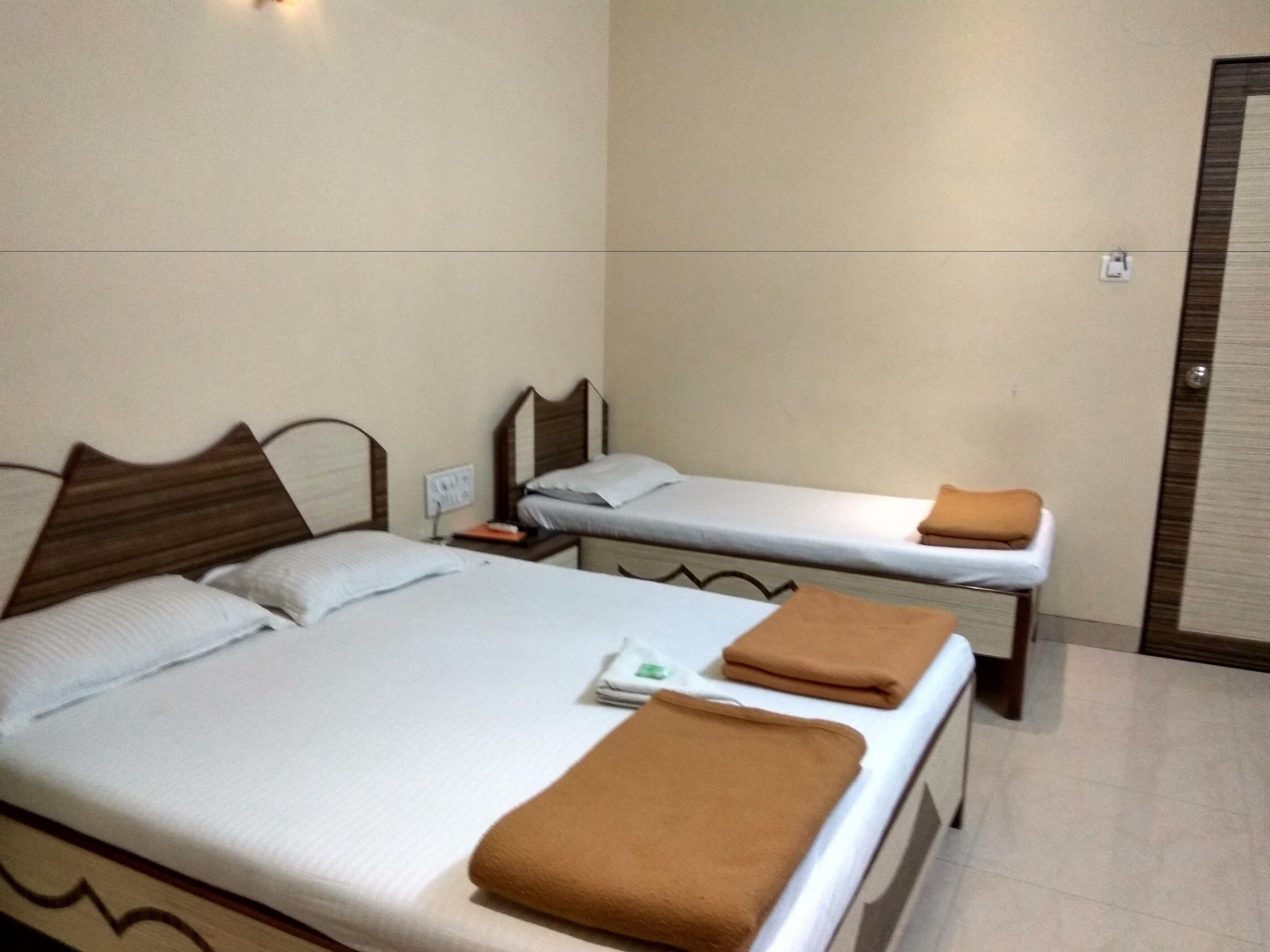 Broadway Colaba Hotel 2*