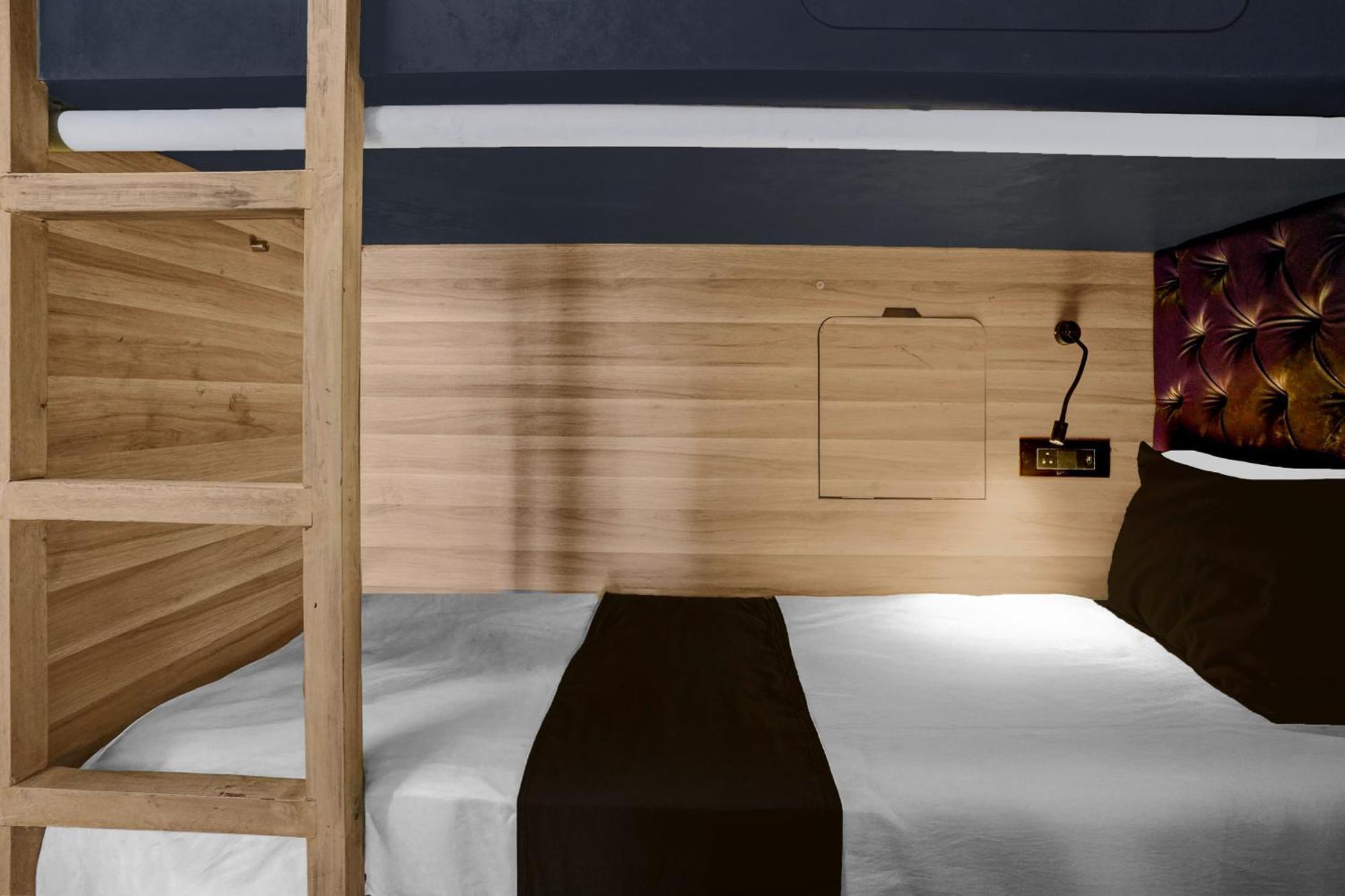 O We Hotel 3*