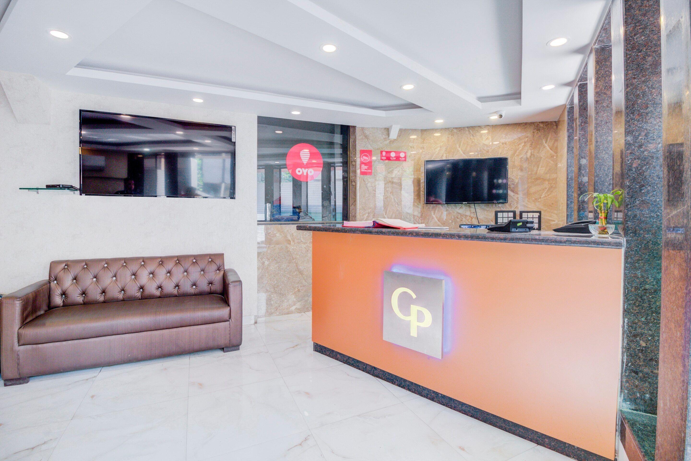 Oyo 9748 Girgaon Palace Hotel 3*