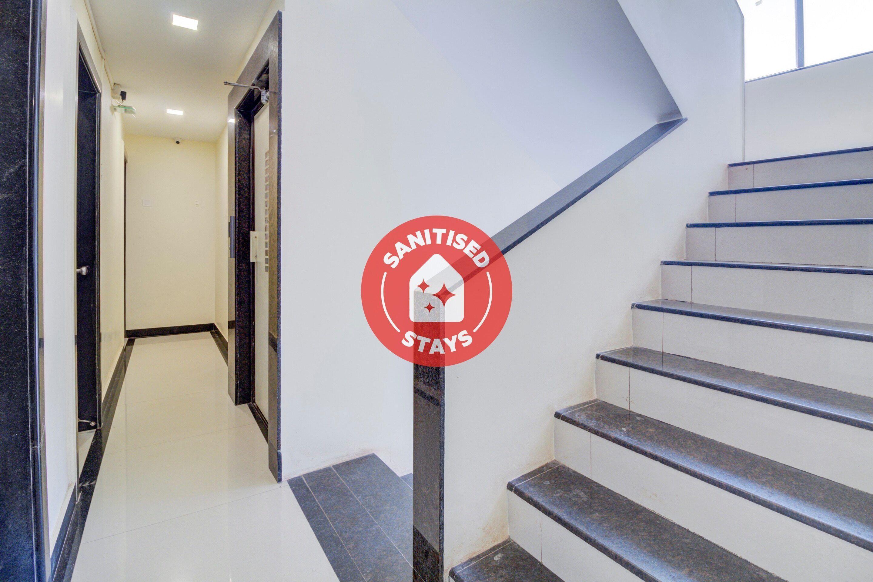 Hotel Oyo 9748 Girgaon Palace 3*