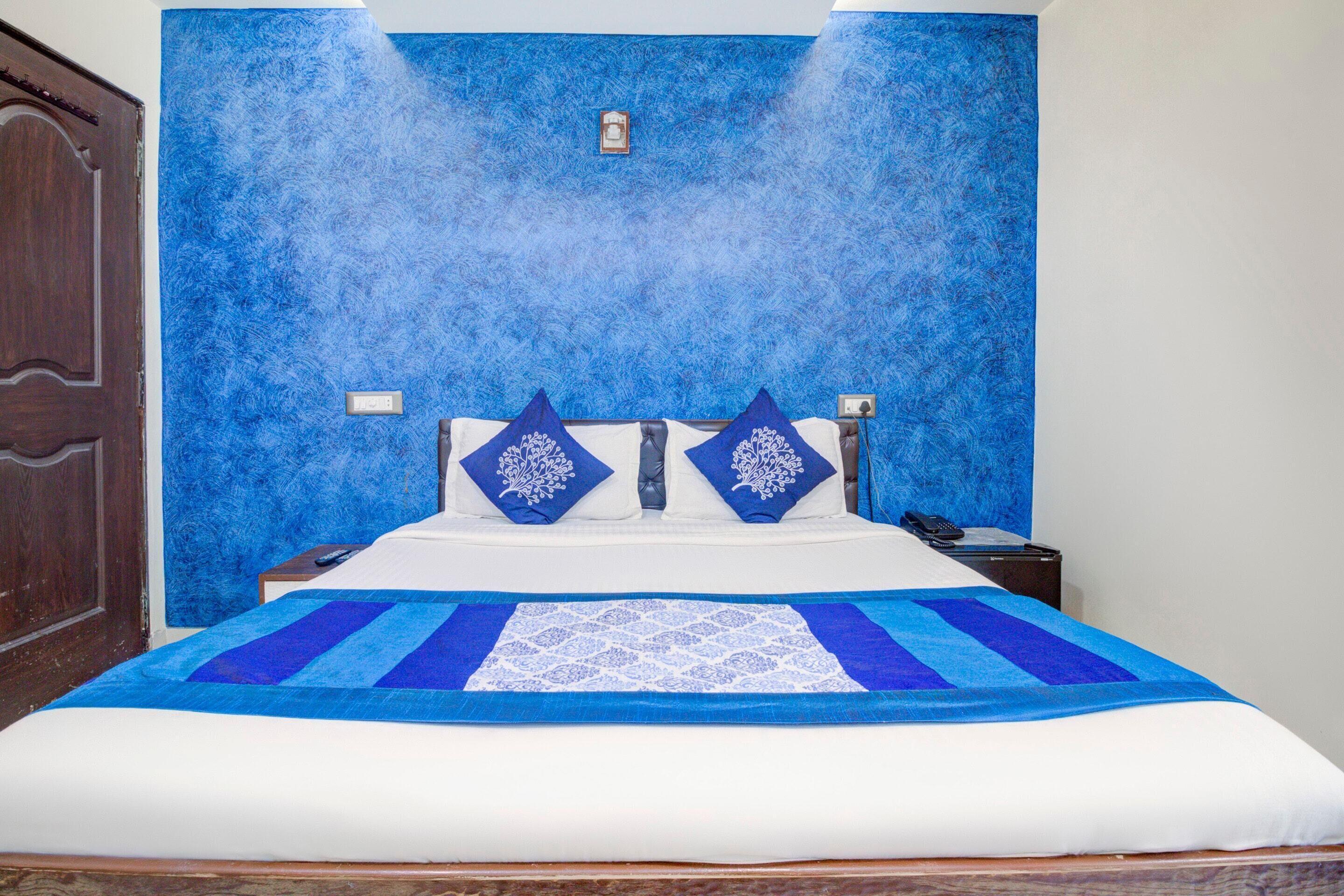 Oyo 9748 Girgaon Palace Hotel 3*