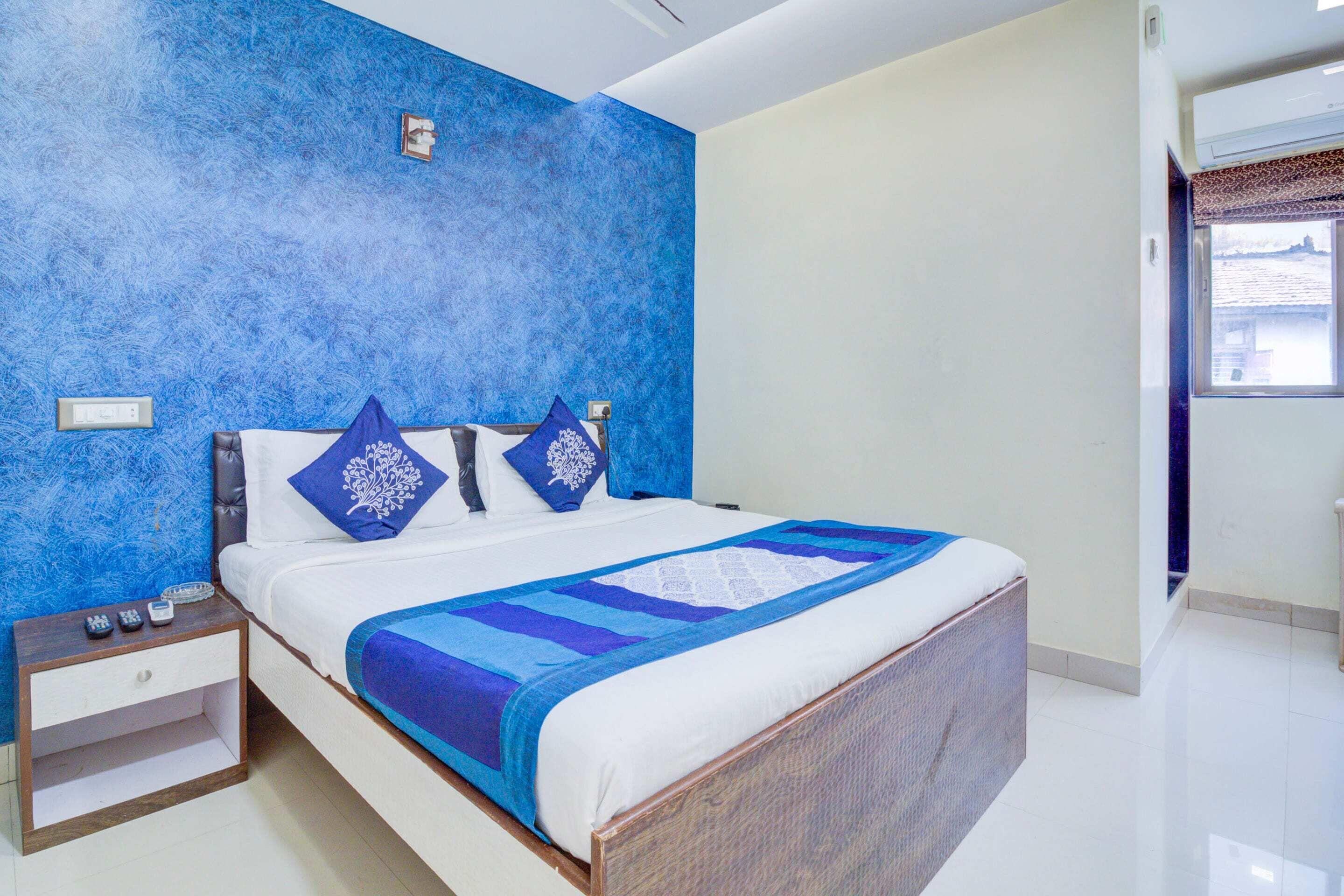 Oyo 9748 Girgaon Palace Mumbai