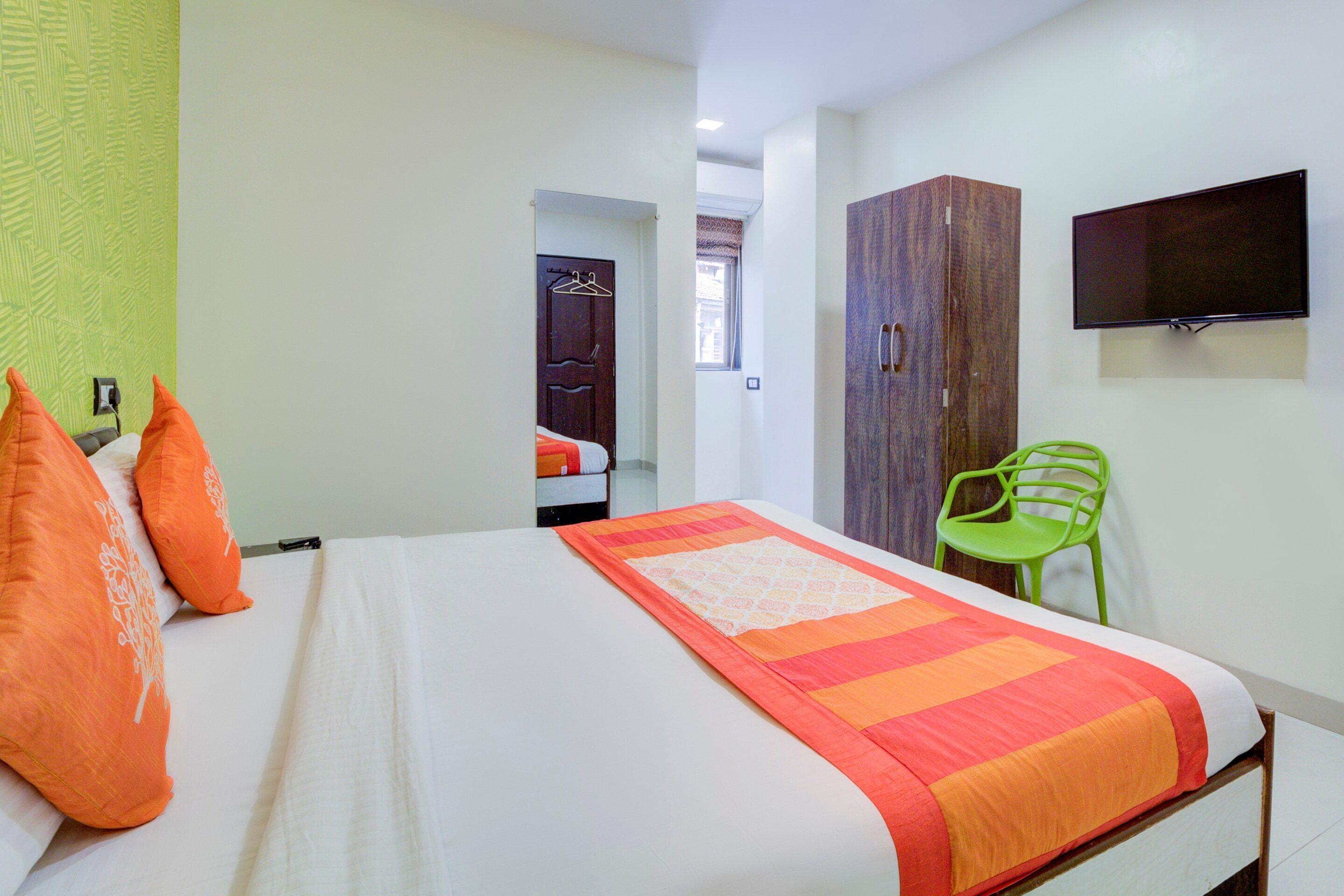 Hotel Oyo 9748 Girgaon Palace