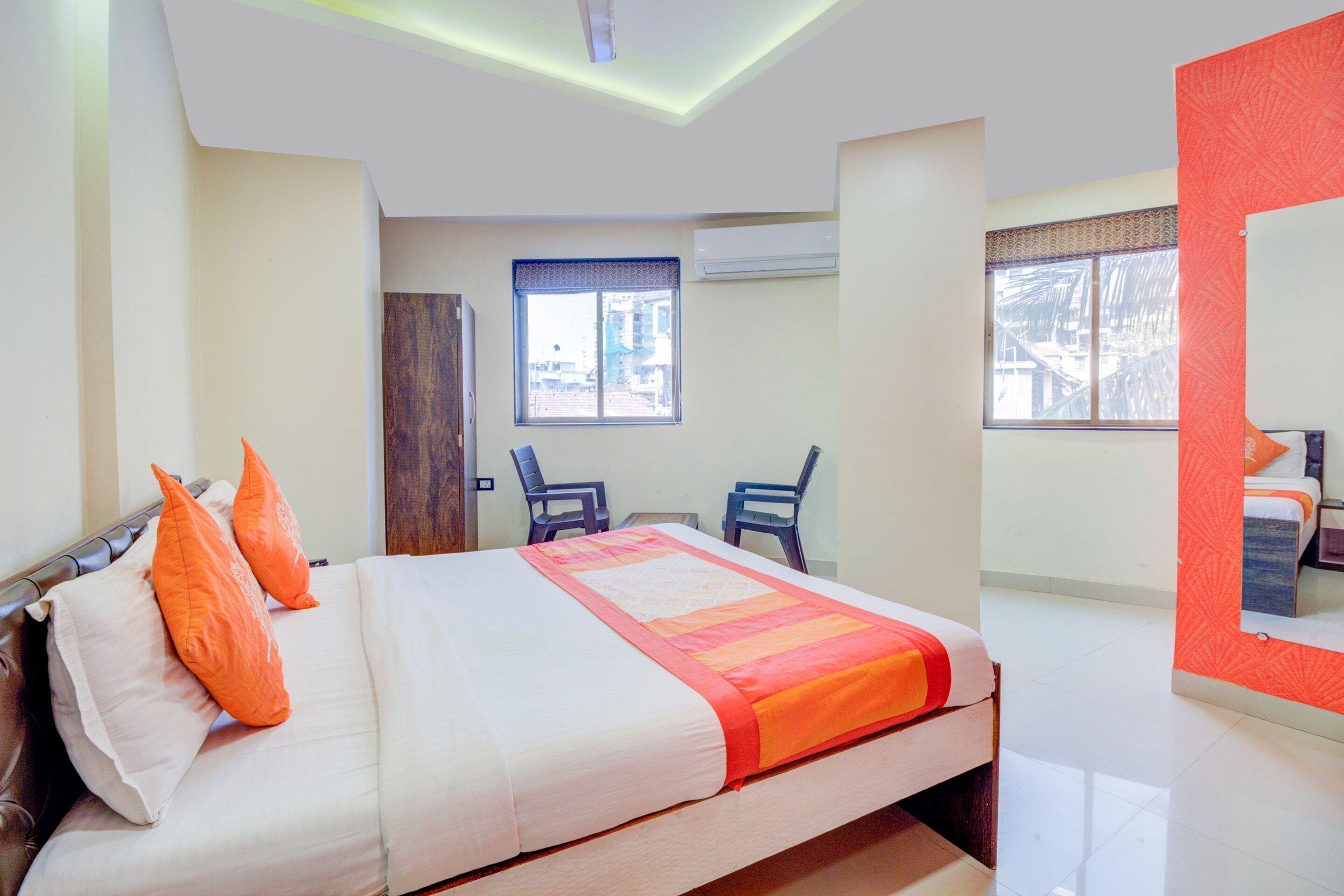 Oyo 9748 Girgaon Palace Hotel 3*
