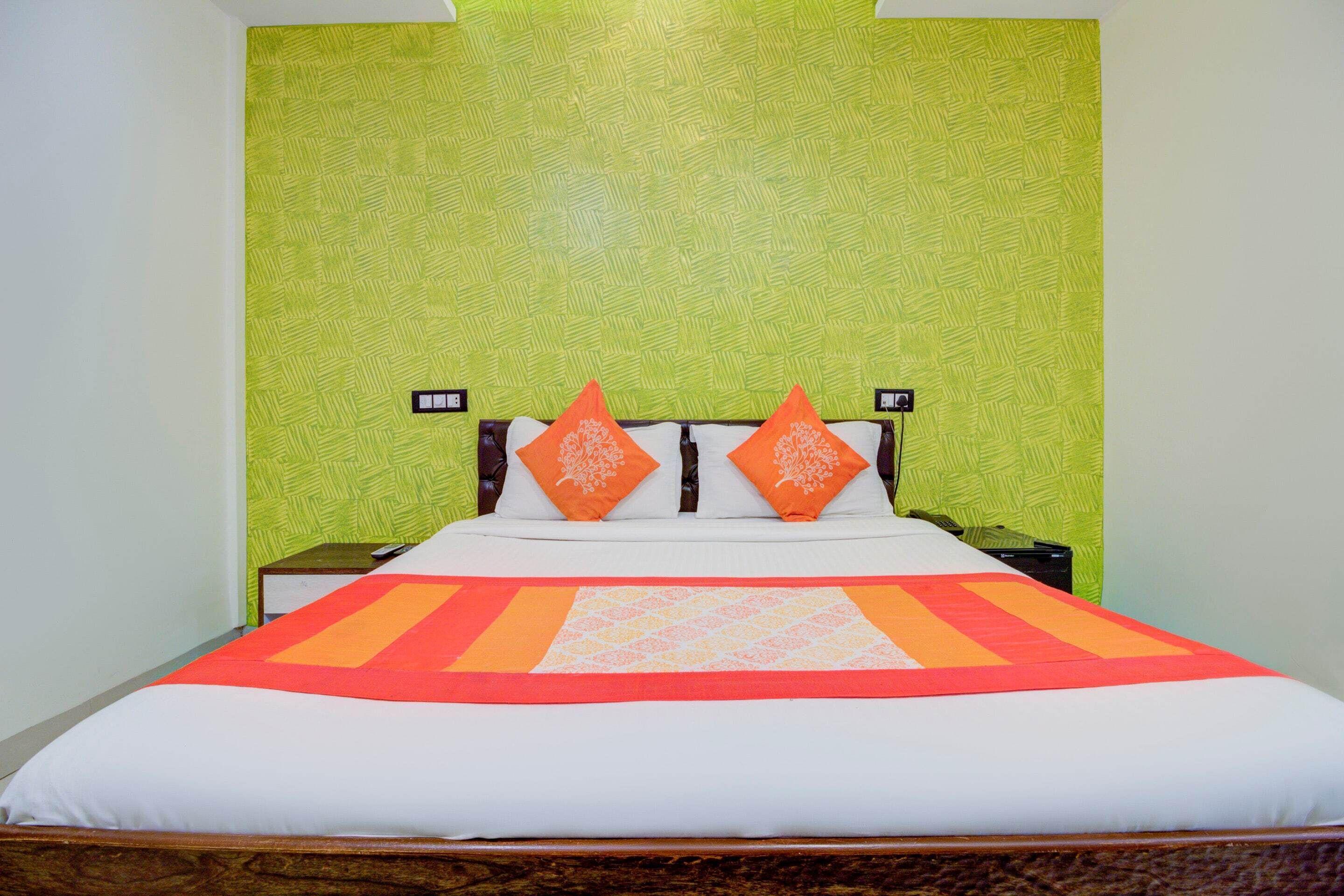 Oyo 9748 Girgaon Palace 3*