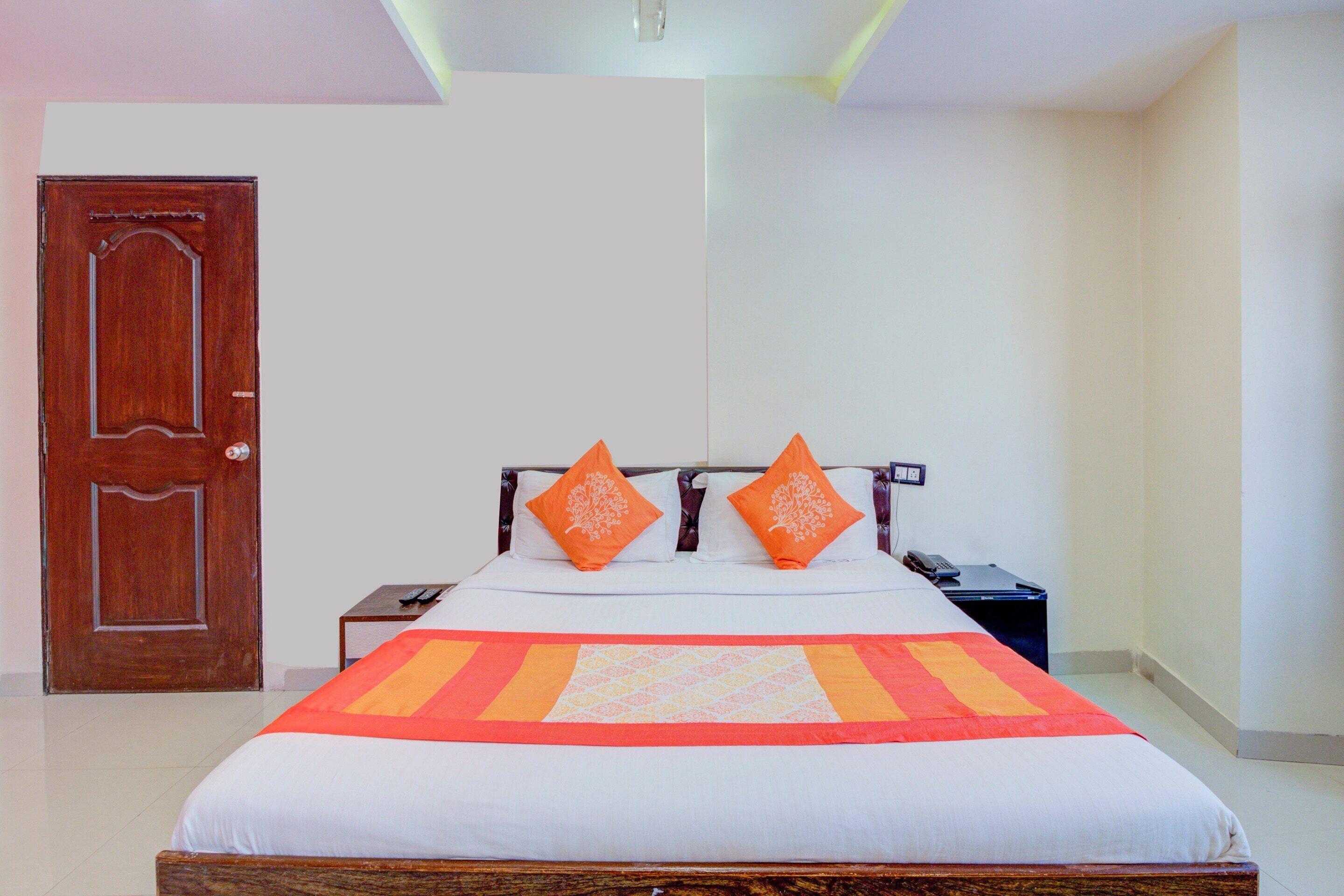 Oyo 9748 Girgaon Palace Mumbai