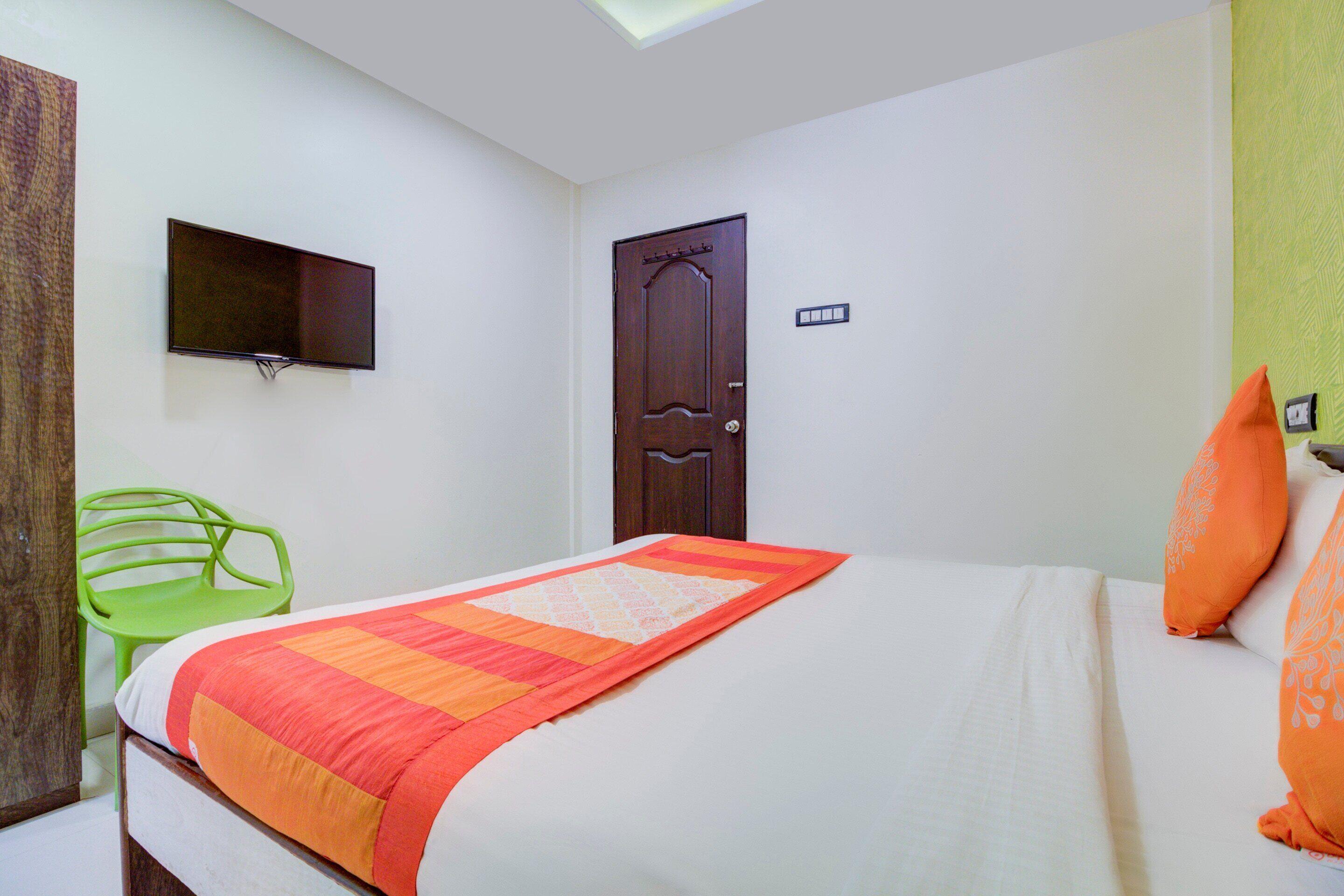 Hotel Oyo 9748 Girgaon Palace 3*