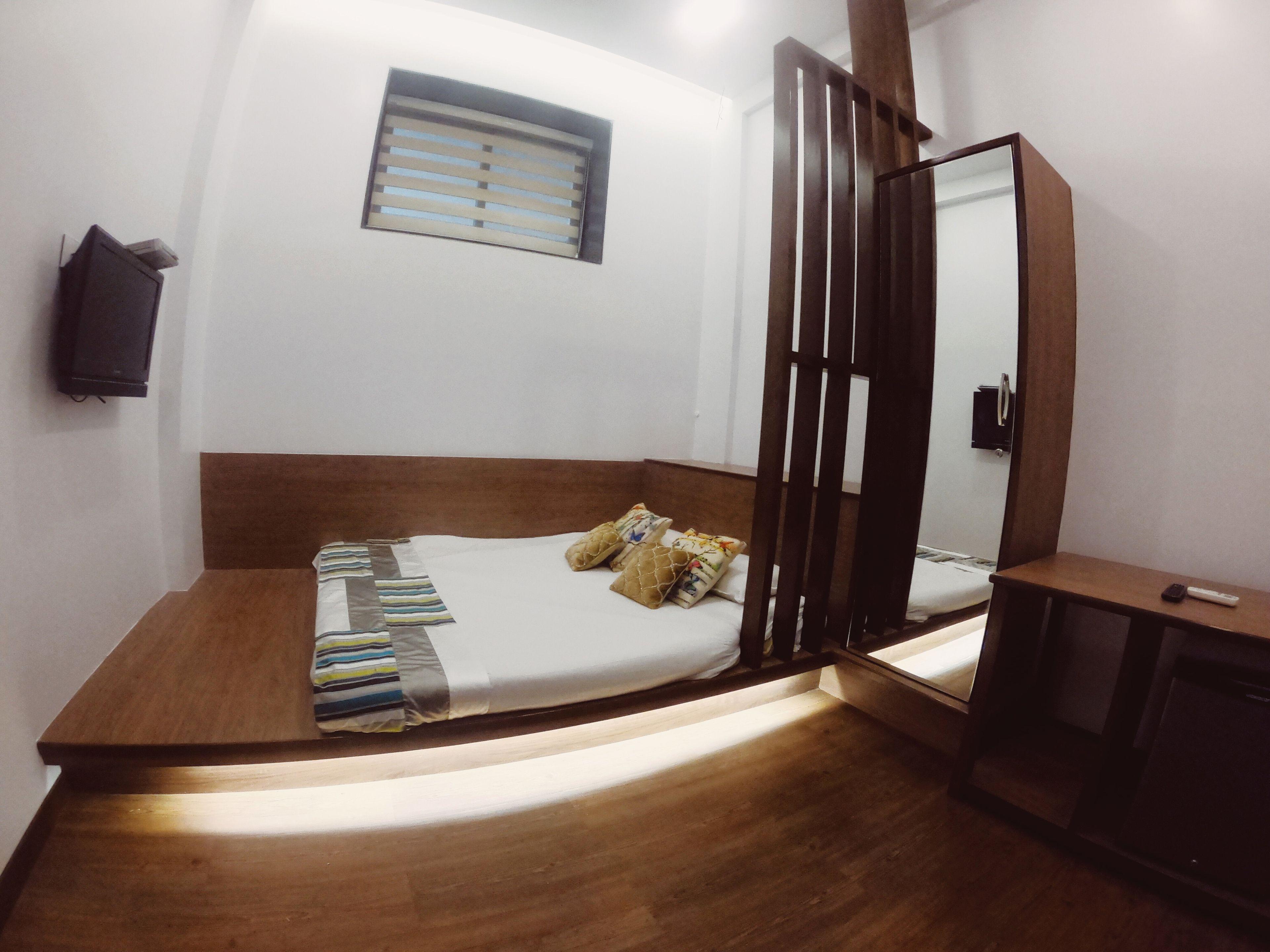 Carlton - Behind Taj Mahal Palace Colaba 2*