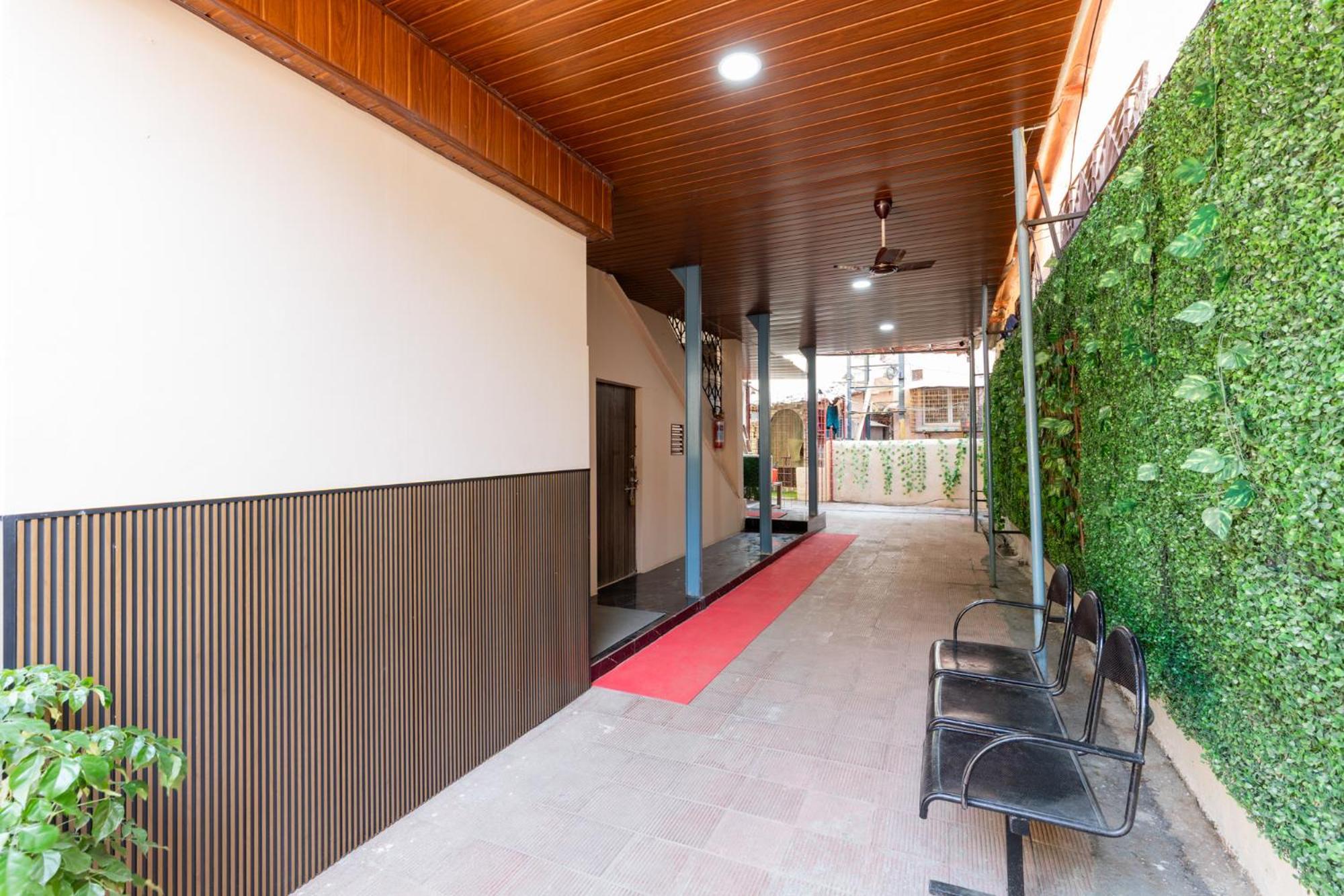 Metroplex Near Bkc Hotel Mumbai