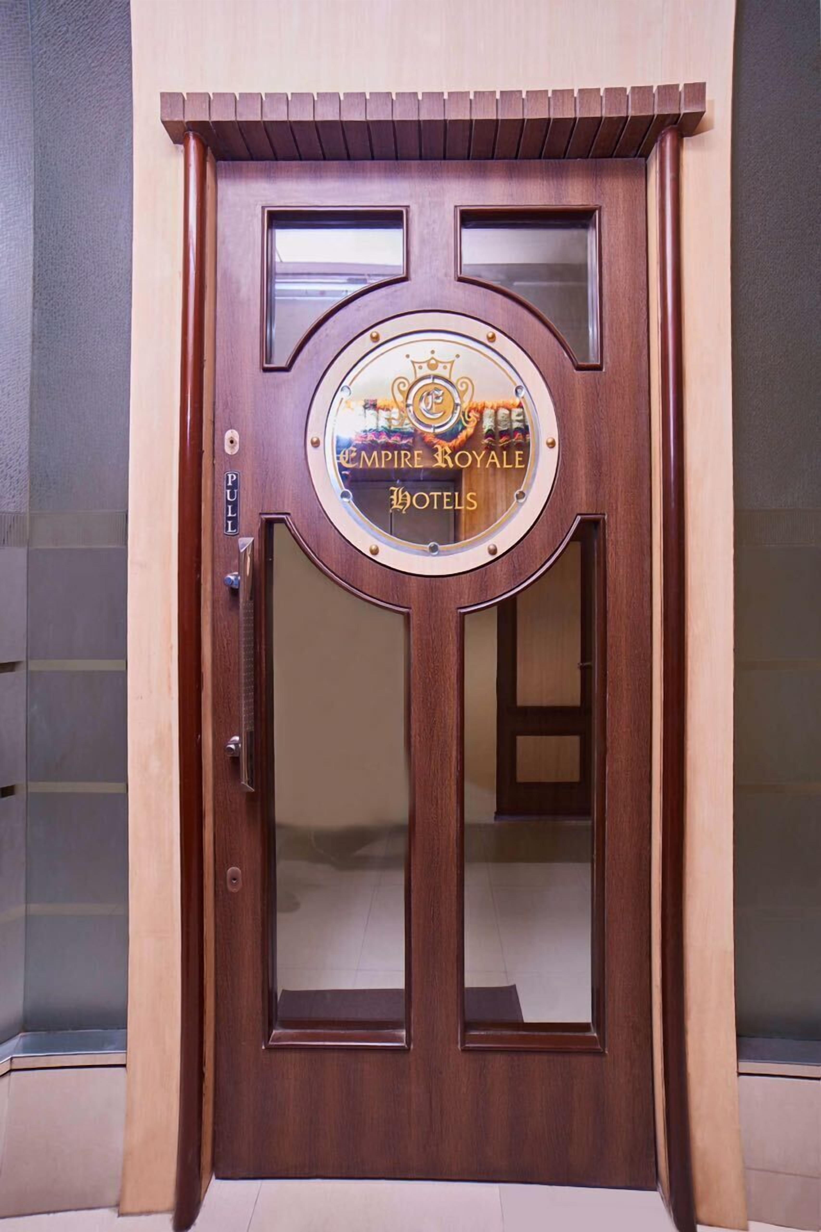 Hostel Empire Royale *