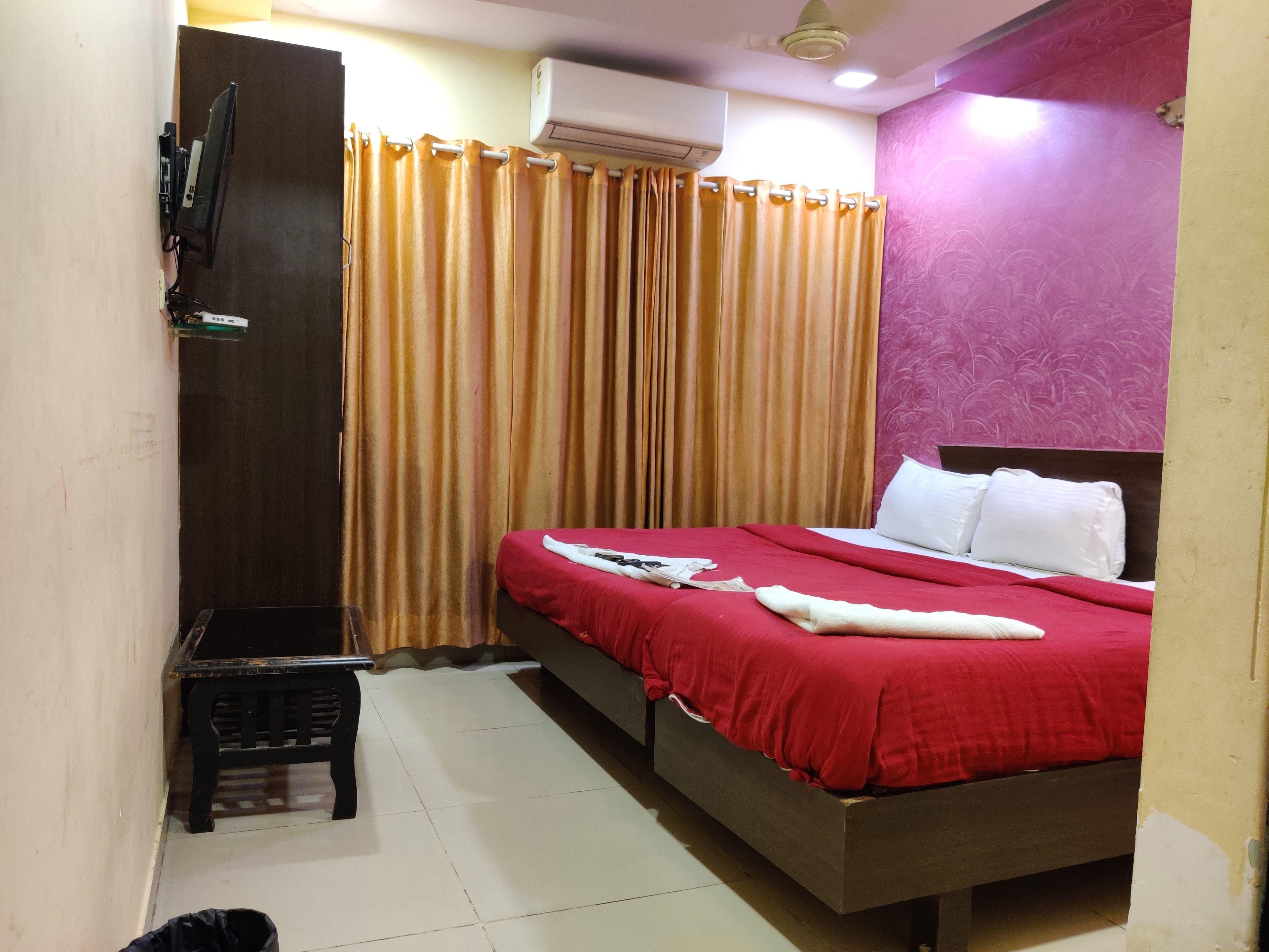 Golden Sagar - Kurla Hotel