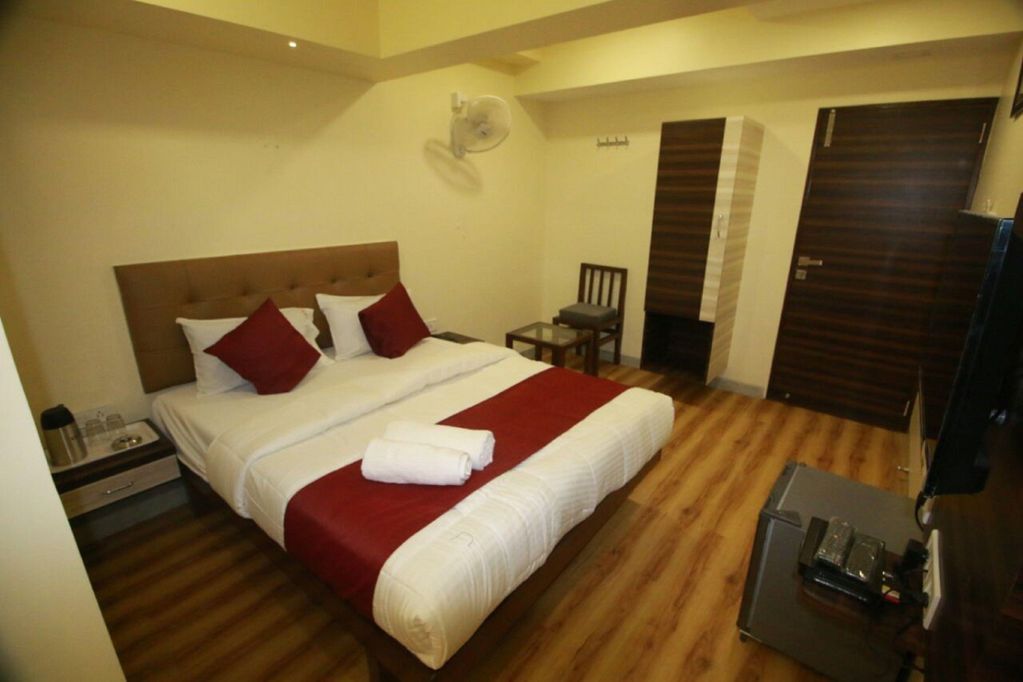 Hotel Alfa International Near Nanavati Hospital Near Airport Near Juhu