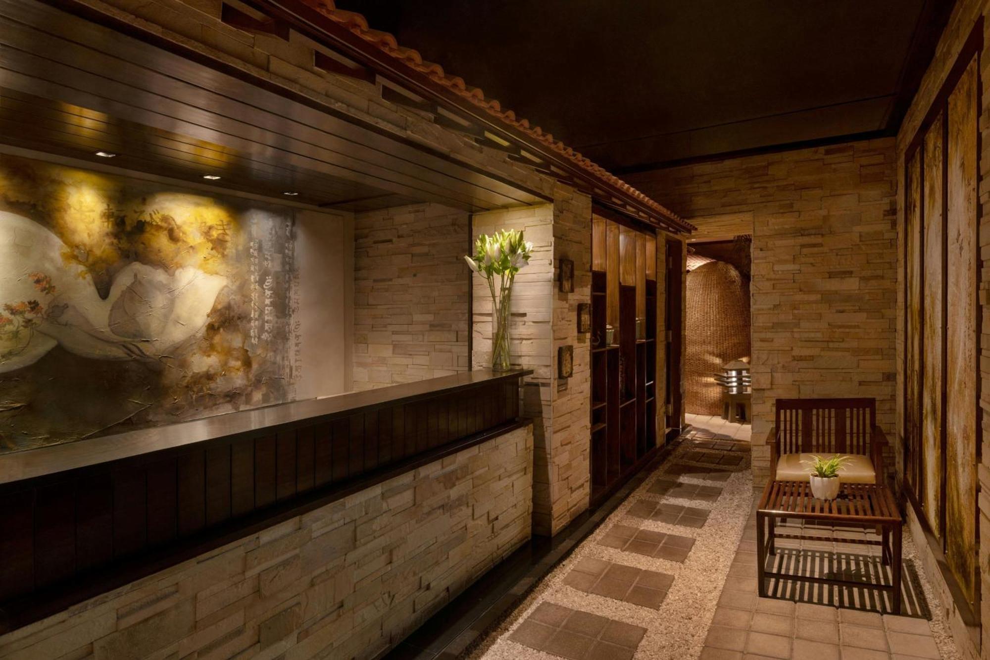 Courtyard By Marriott International Airport Hotel 5*