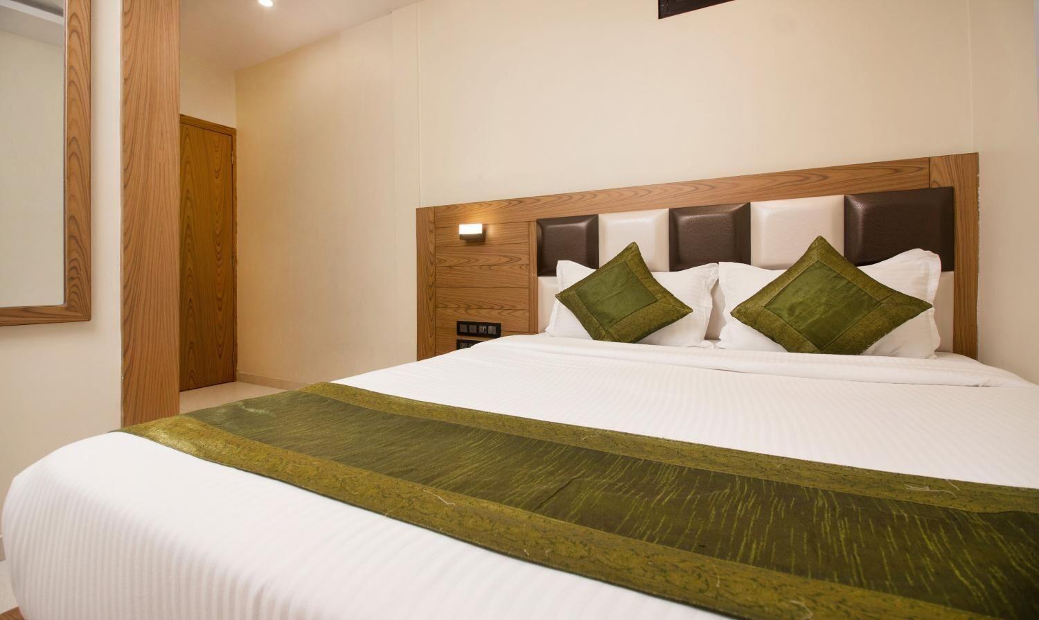 Residency Park Near Masjid Rly Station South 3*