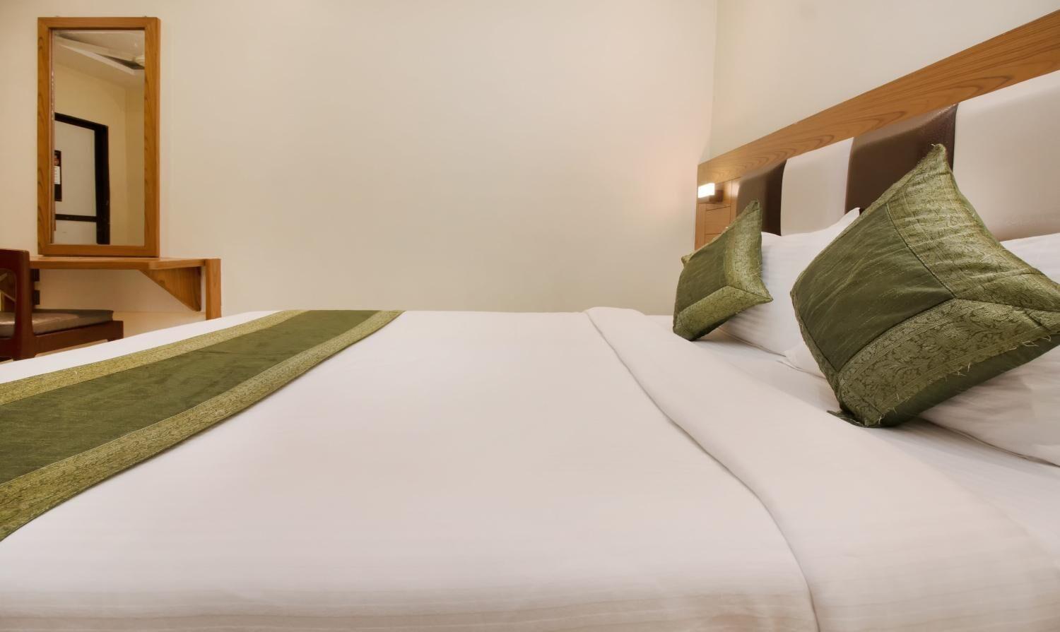 Residency Park Near Masjid Rly Station South 3*