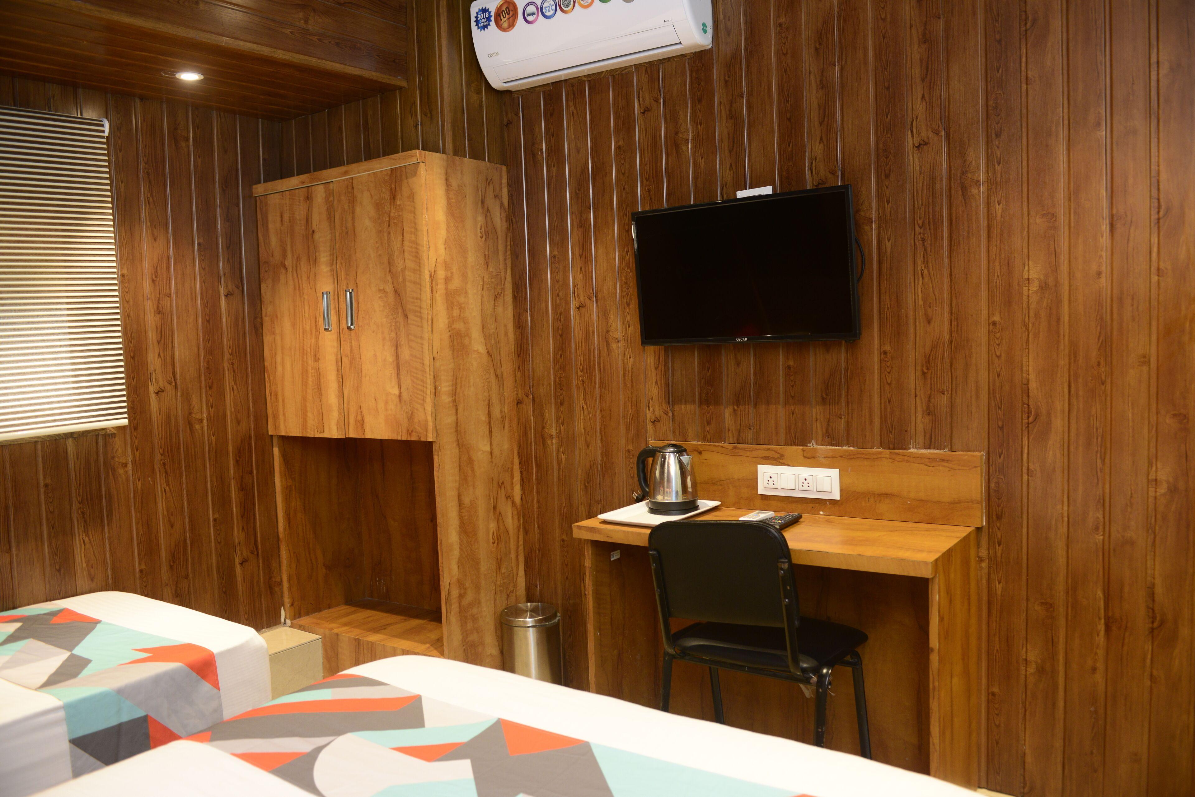 Hotel Malad Opposite Malad Railway Station