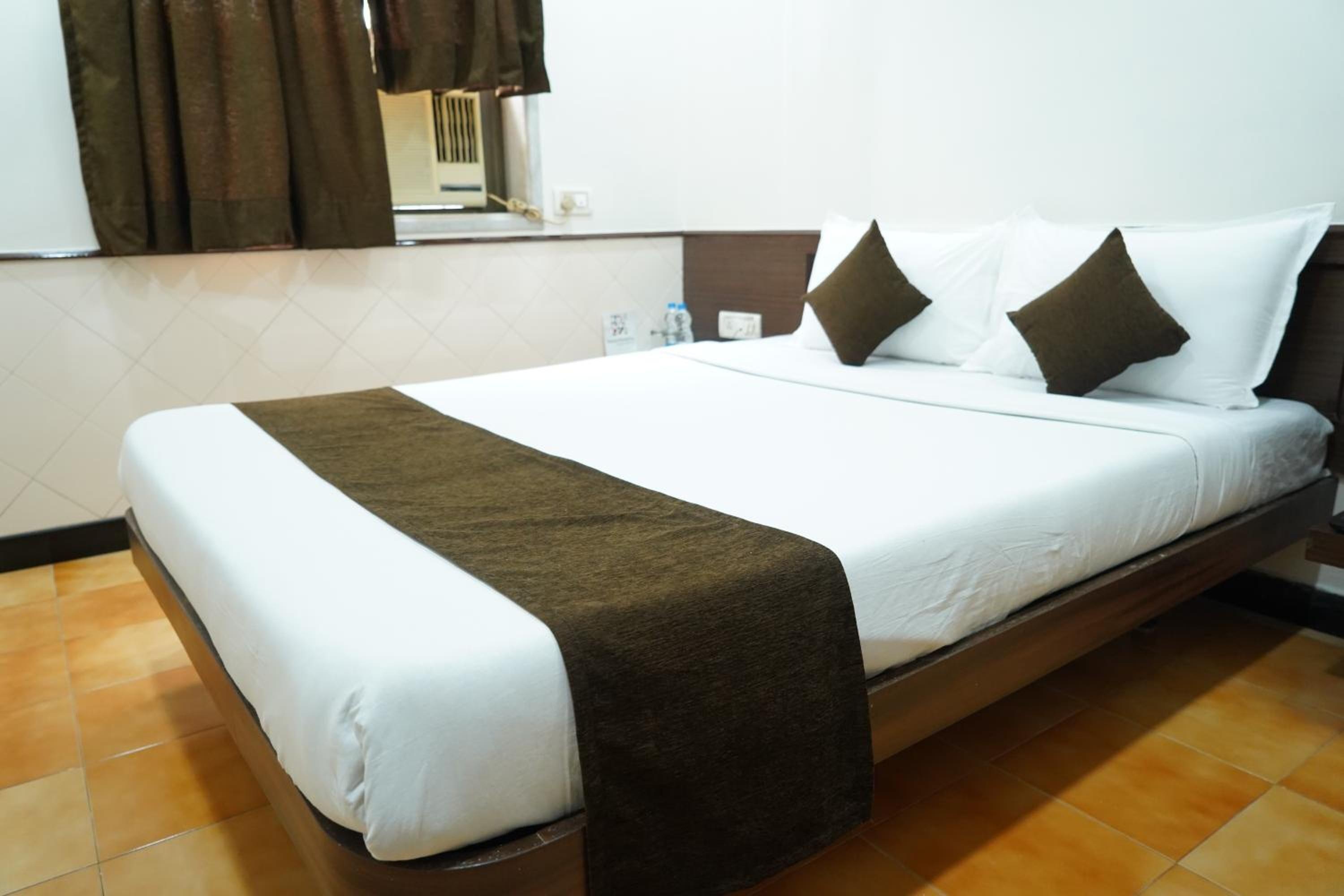 Hotel Sharda Residency