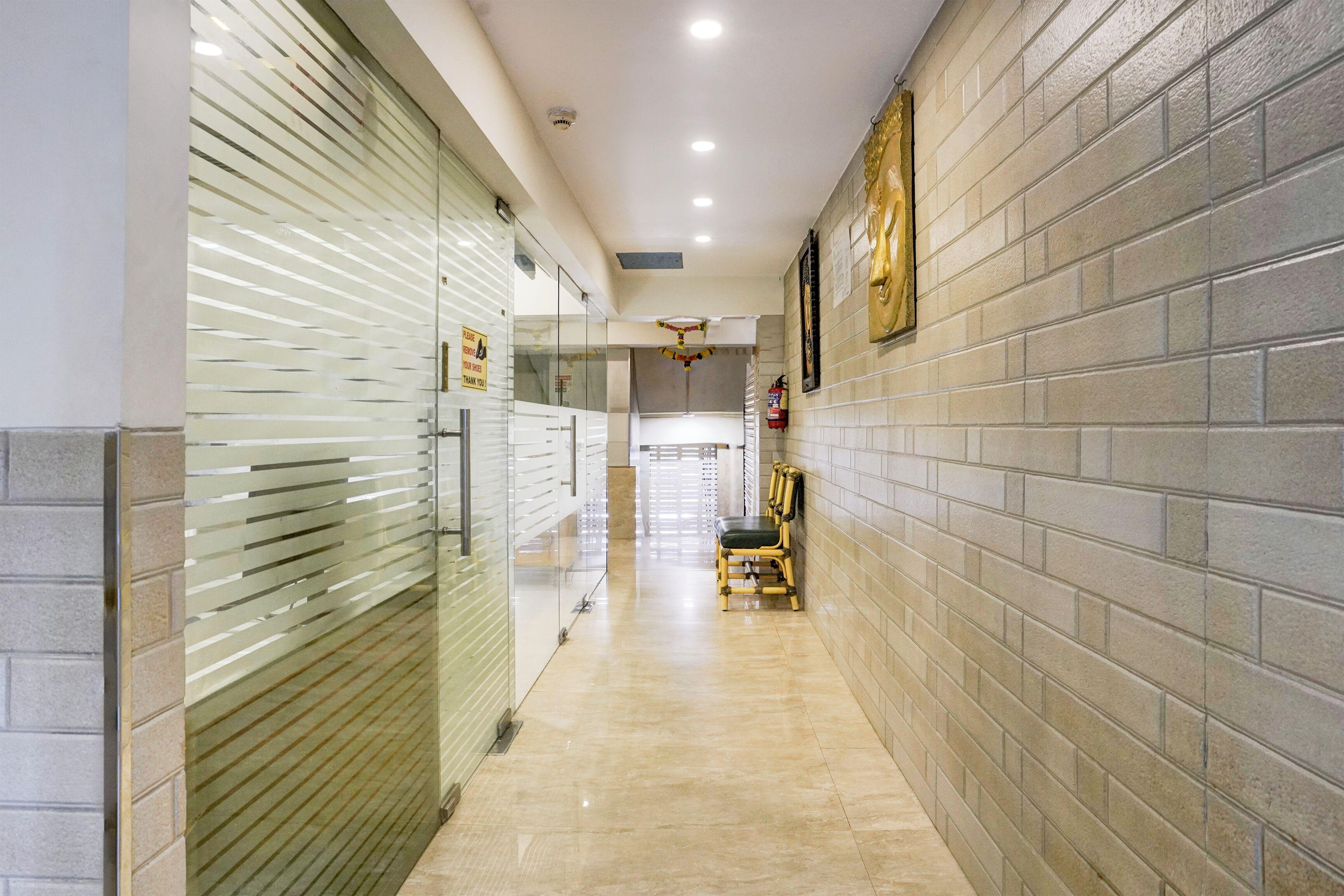 Fabhotel Veera Residency - Nr International Airport Hotel