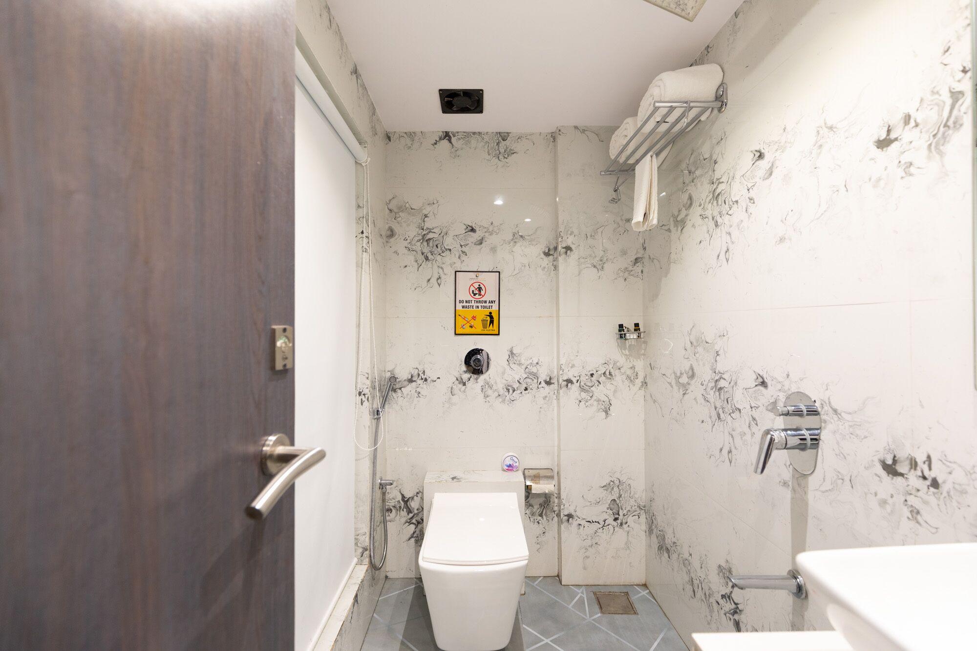 Hotel Larmont Luxury 3*