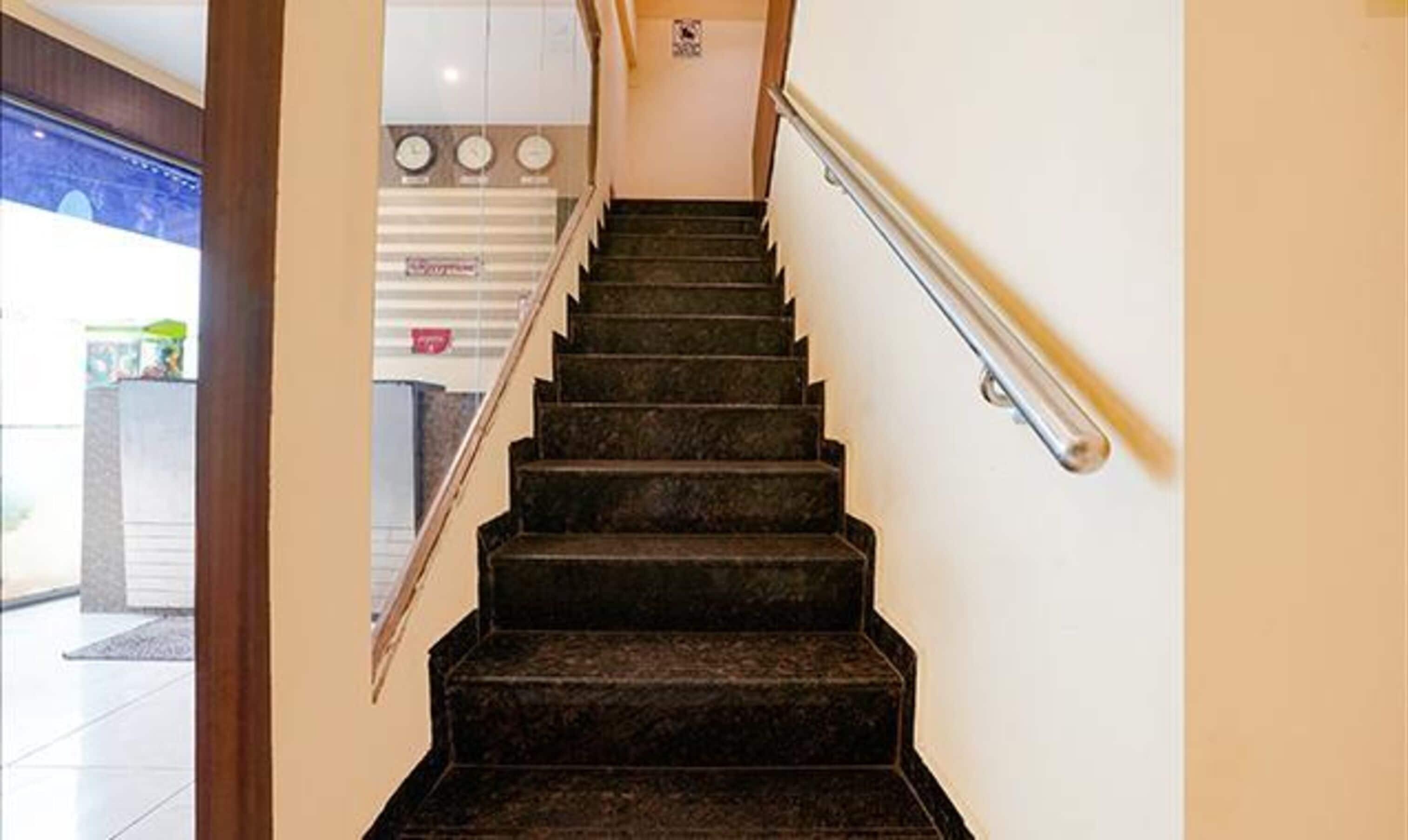 Hotel Fabexpress Emerald