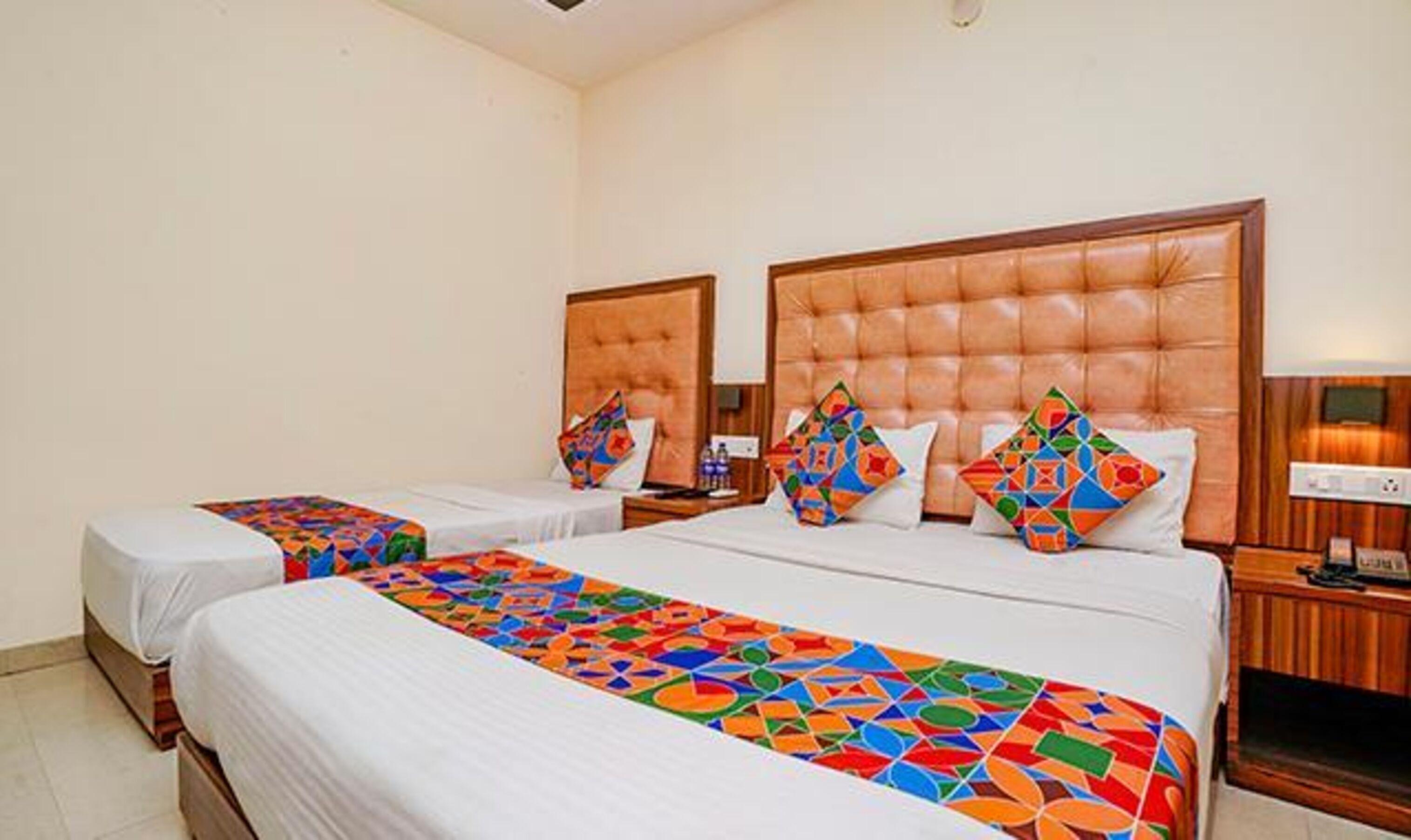 Hotel Fabexpress Emerald