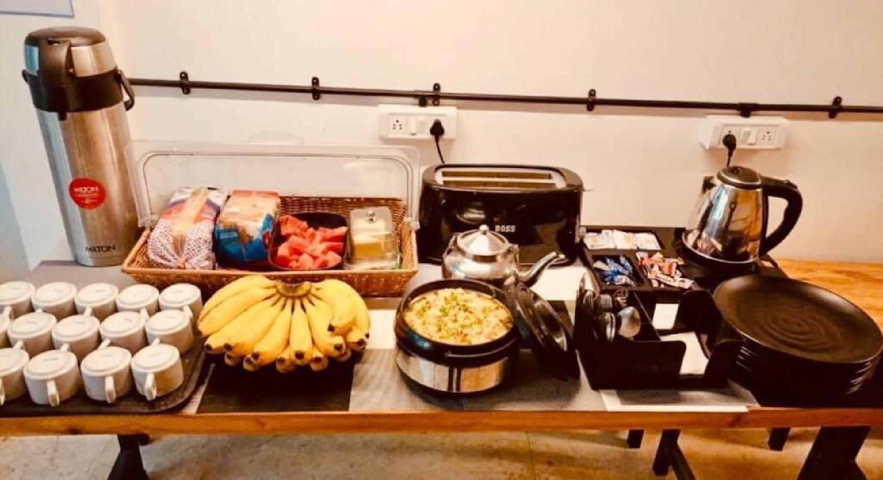 Locomo Hostel Express - Stay Work Eat * Mumbai