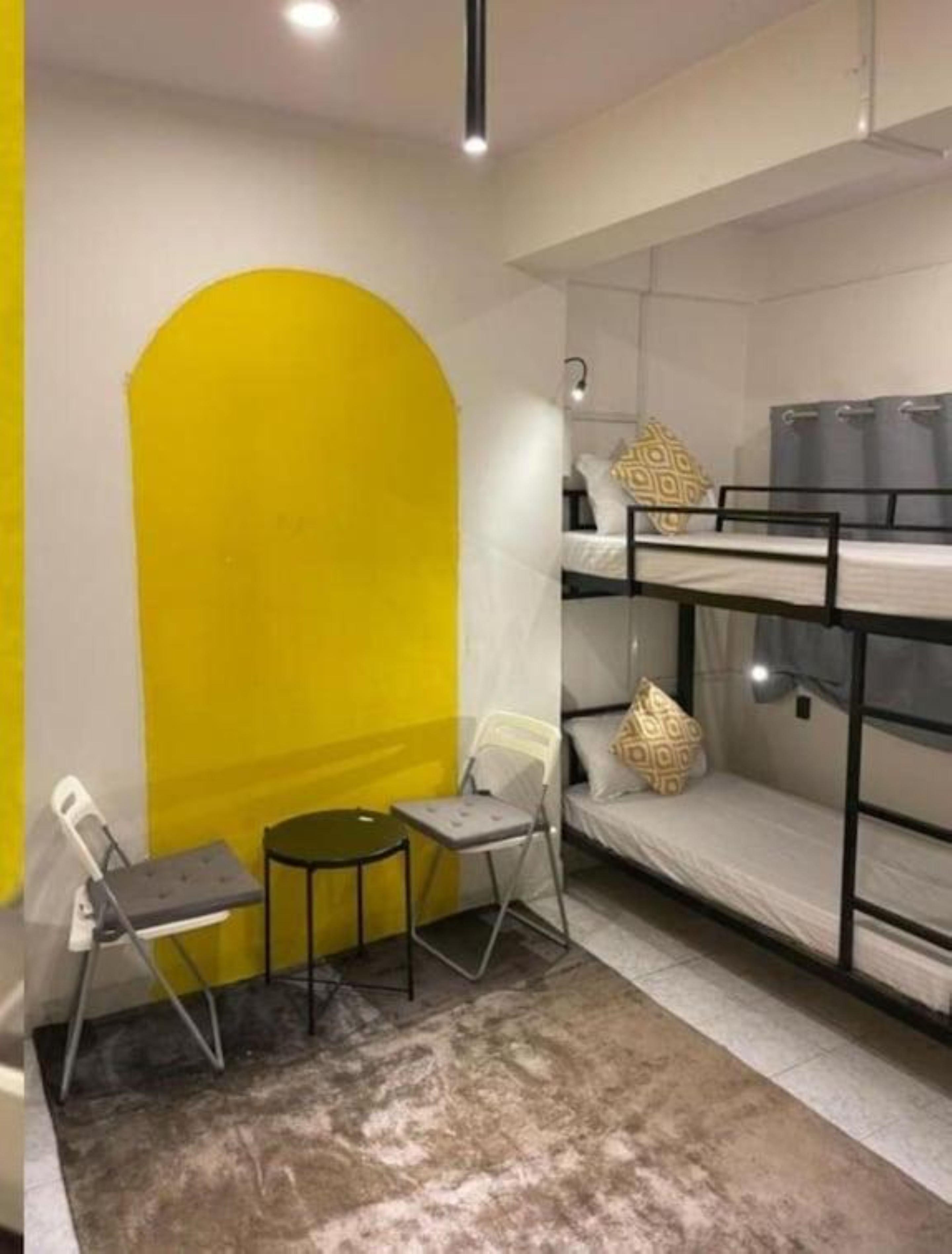 Locomo Hostel Express - Stay Work Eat Mumbai