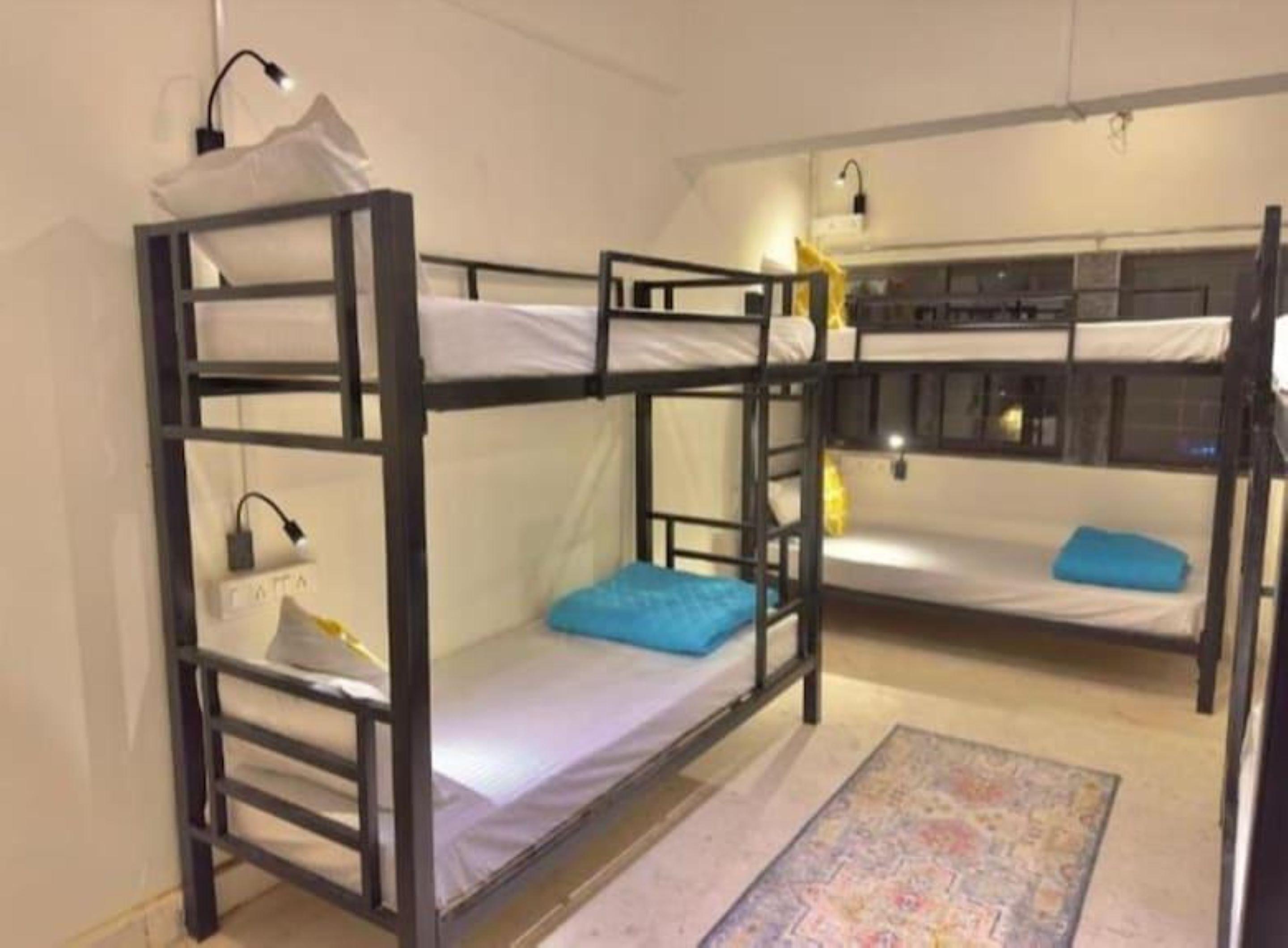 Locomo Hostel Express - Stay Work Eat * Mumbai