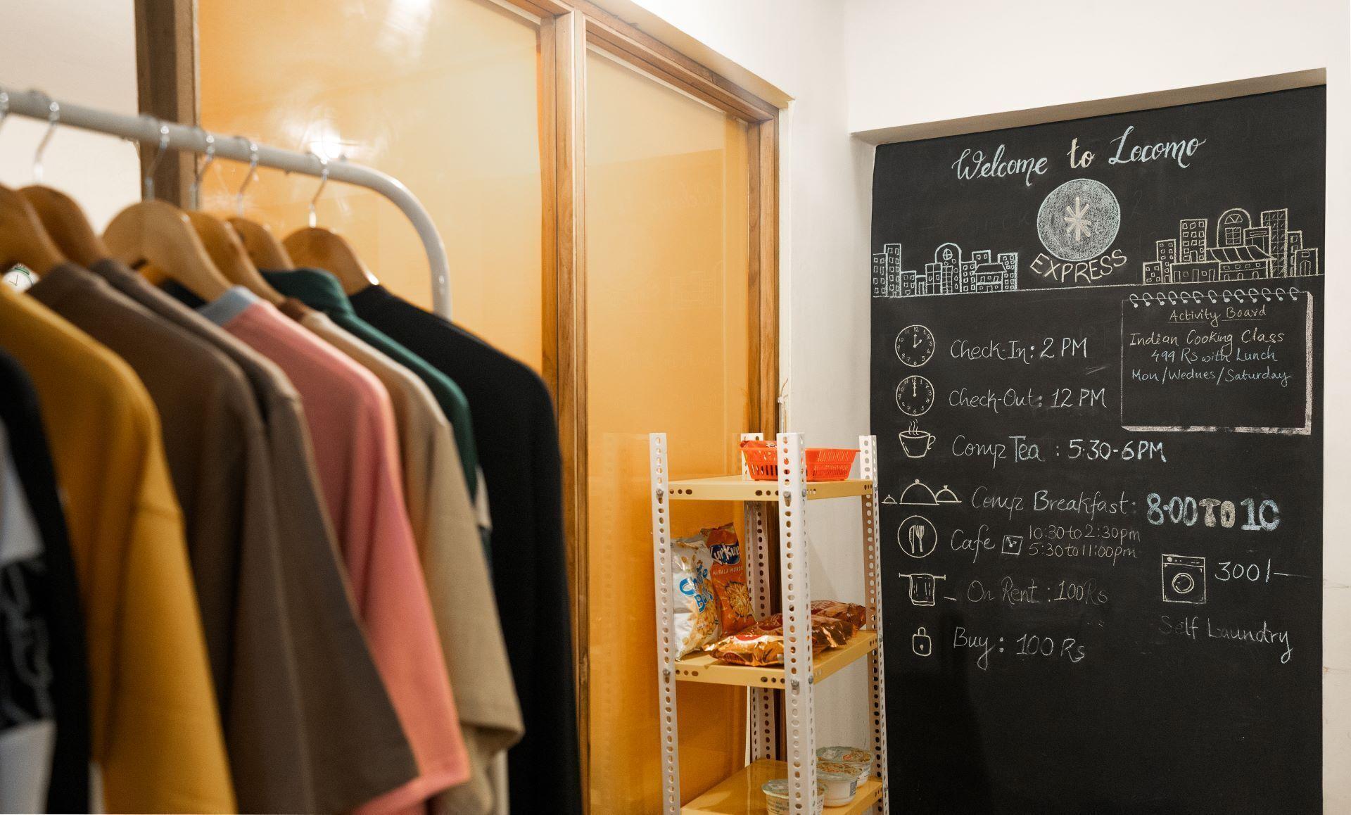 Locomo Hostel Express - Stay Work Eat * Mumbai