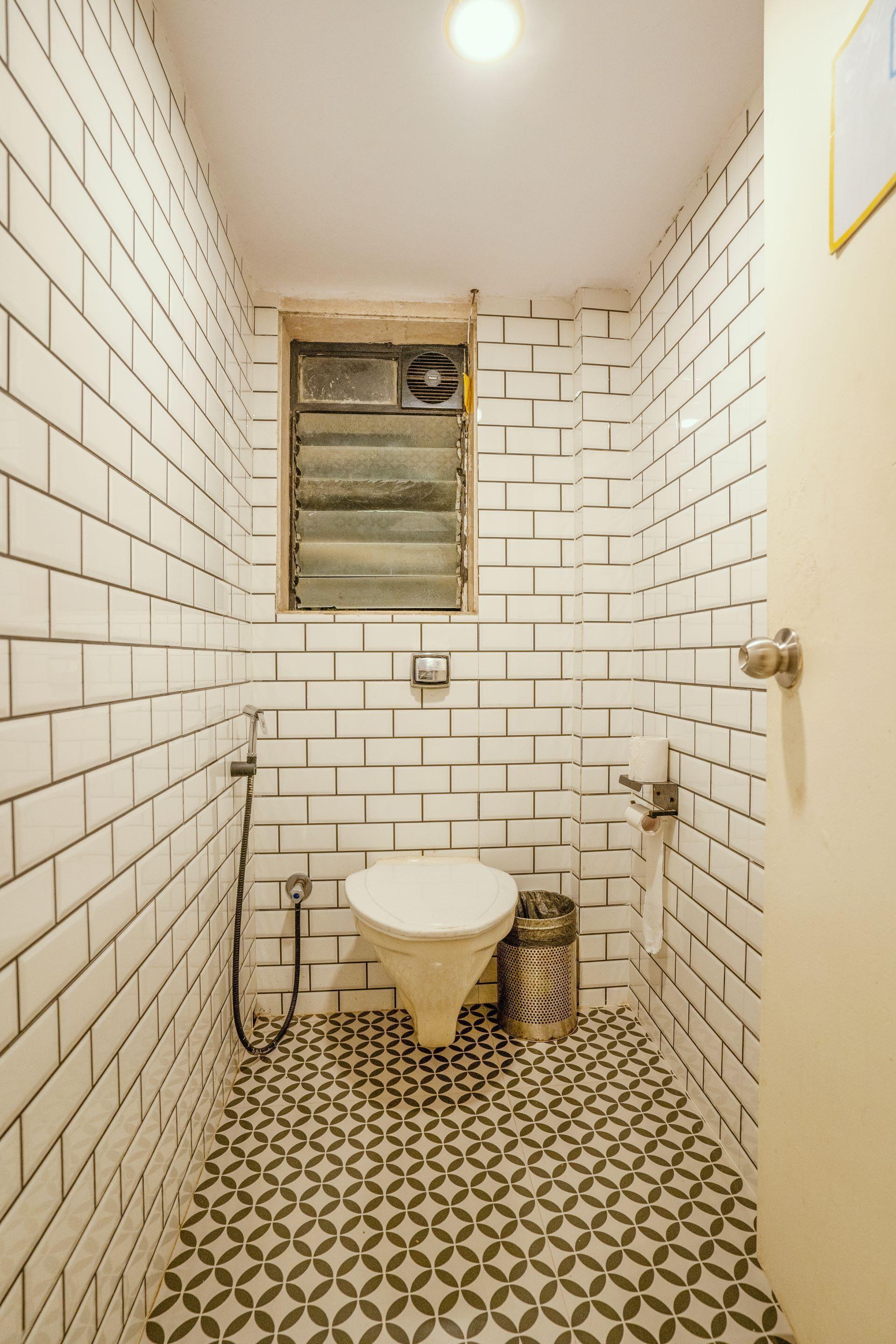 Locomo Hostel Express - Stay Work Eat Hostel Mumbai