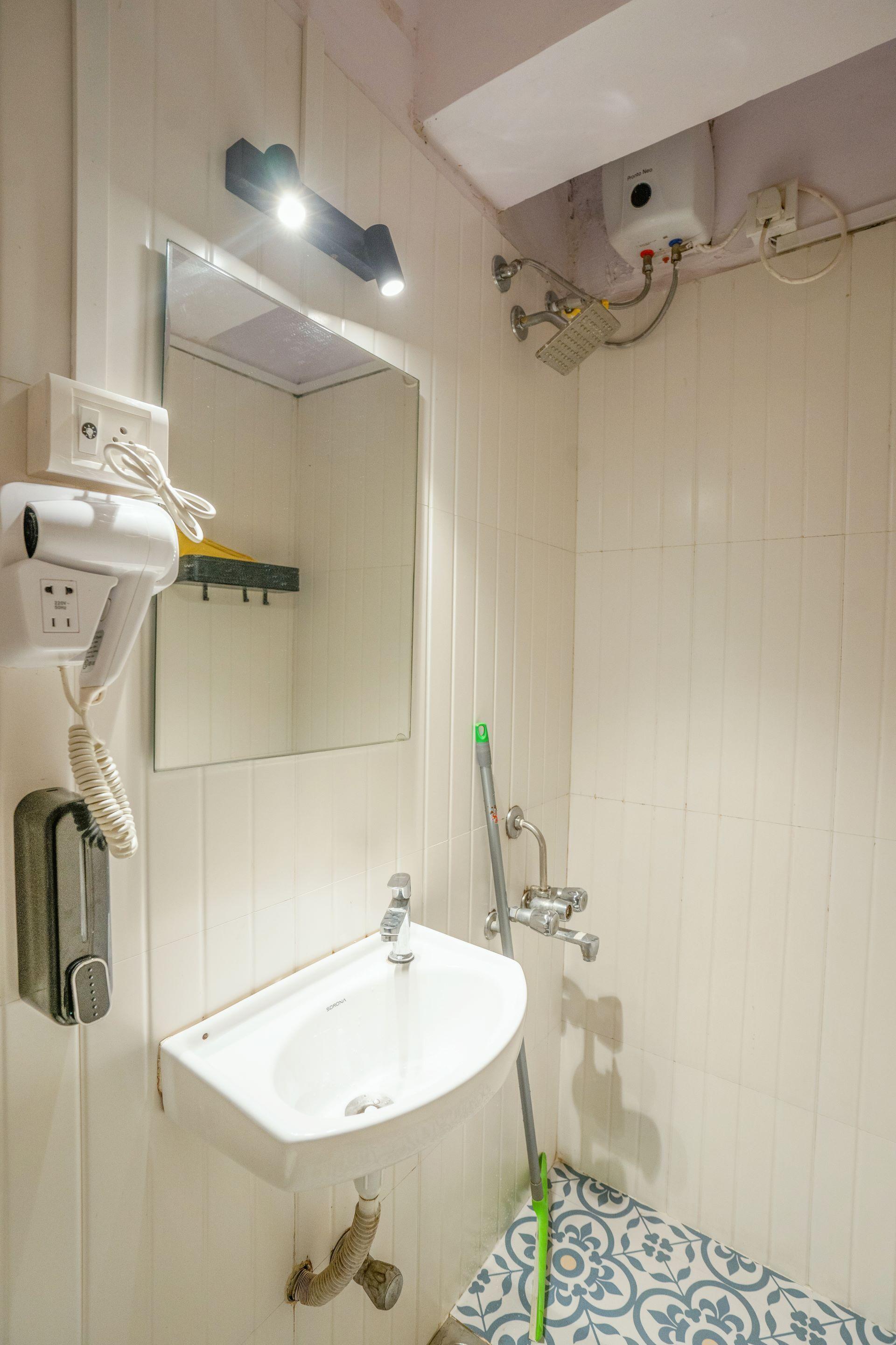 Hostel Locomo Hostel Express - Stay Work Eat Mumbai