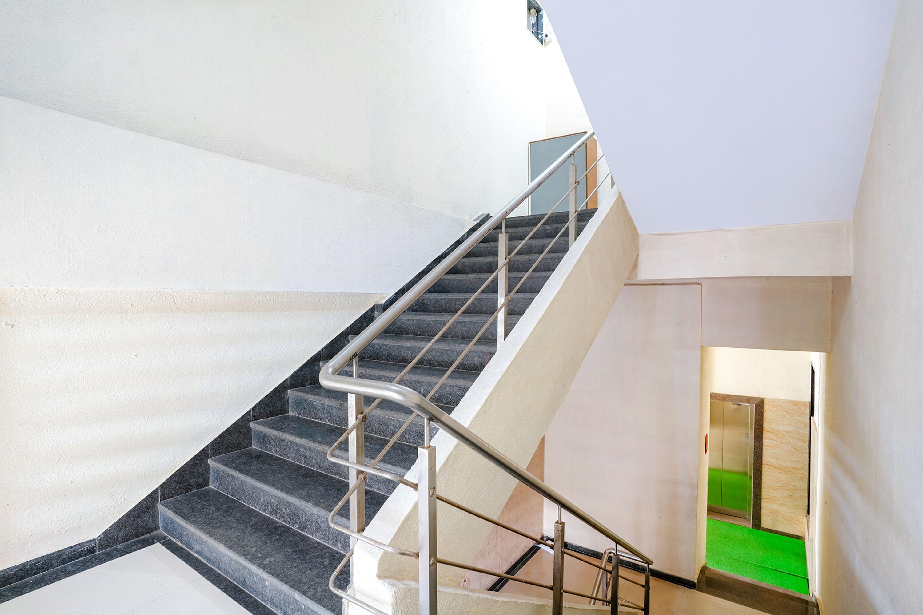 Hotel Fabhotel Azure - Nr. International Airport Mumbai