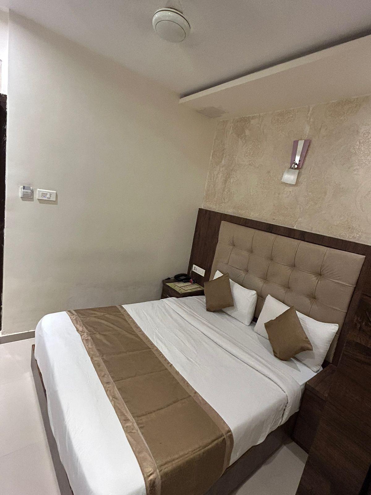 Bkc Mannat Hotel 3*
