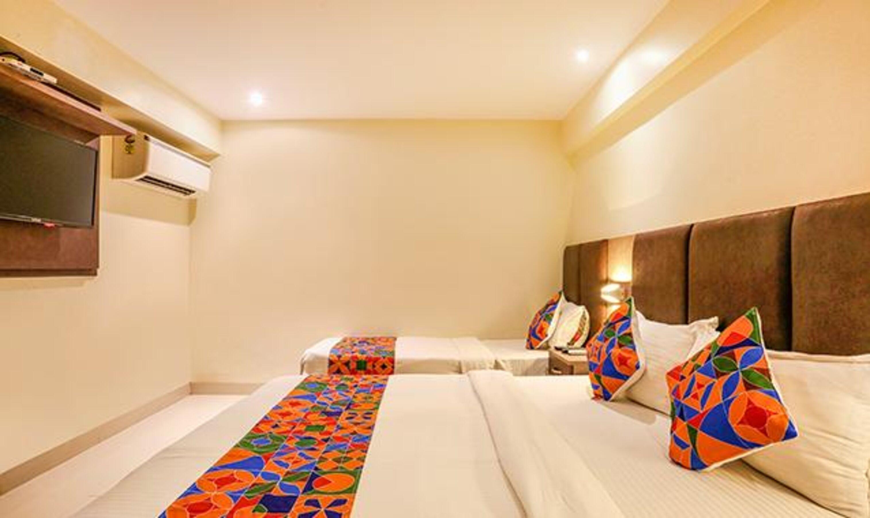 Hotel Via West - Nr International Airport