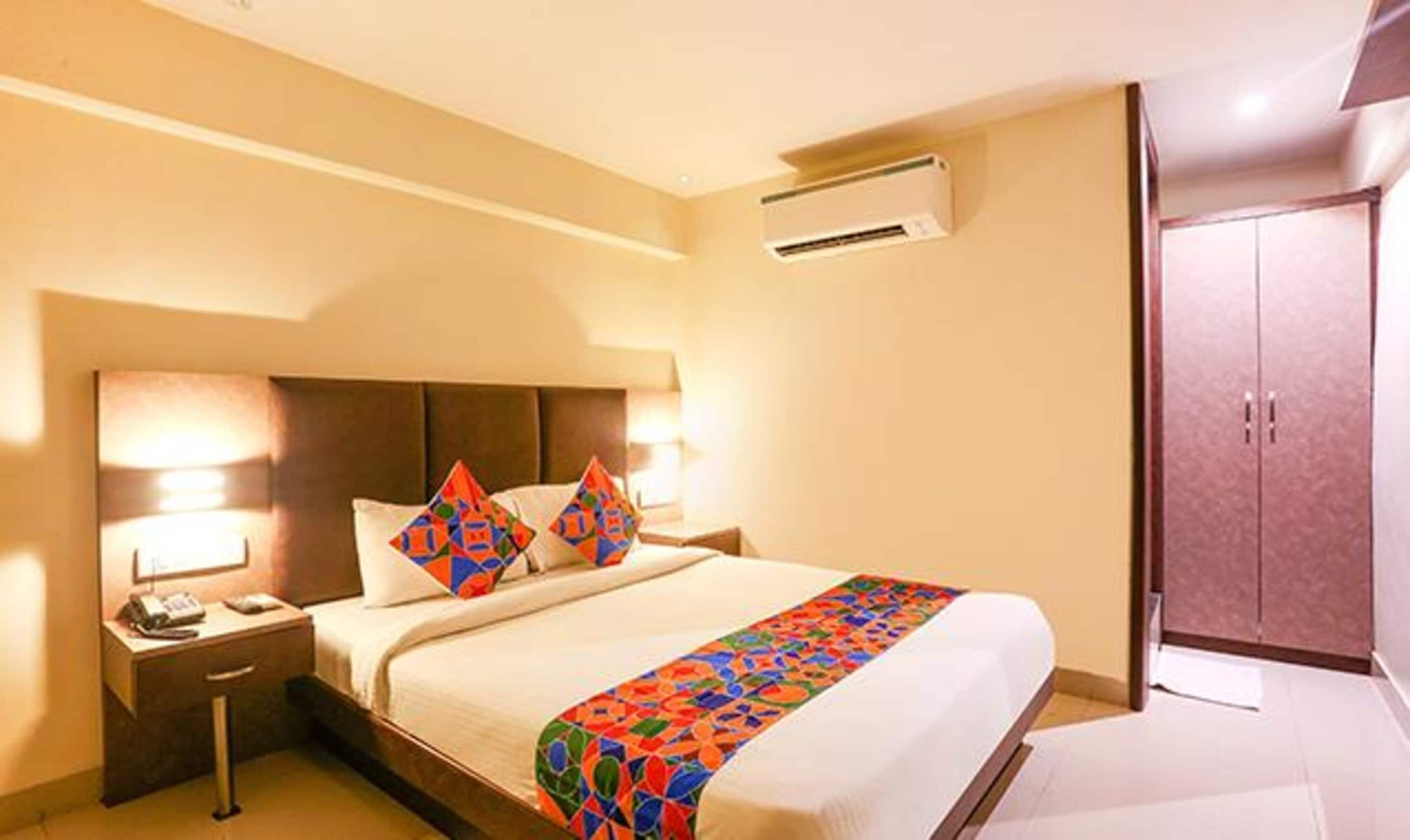 Hotel Via West - Nr International Airport