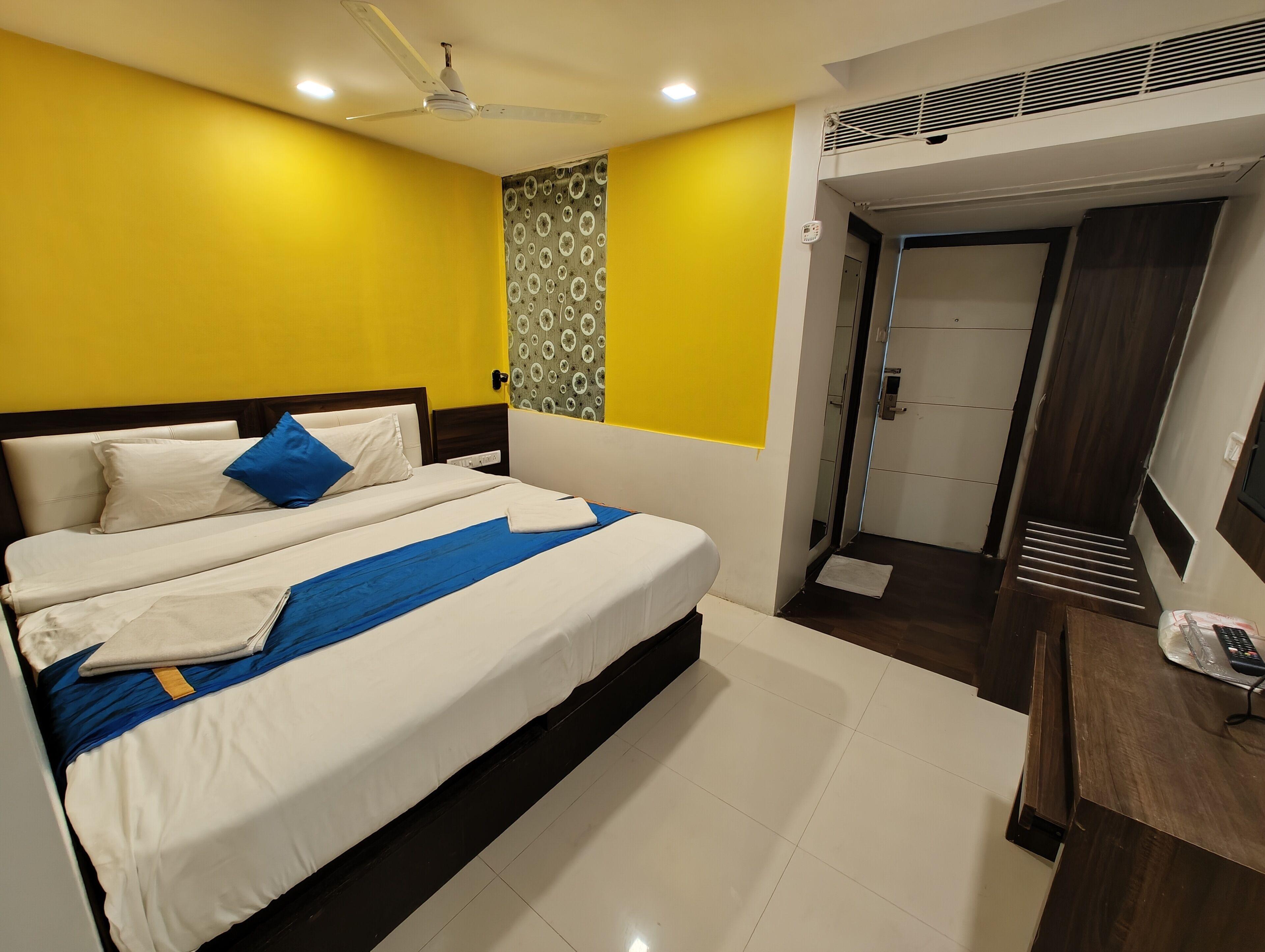 Aura - Near Malad Link Road Hotel Mumbai