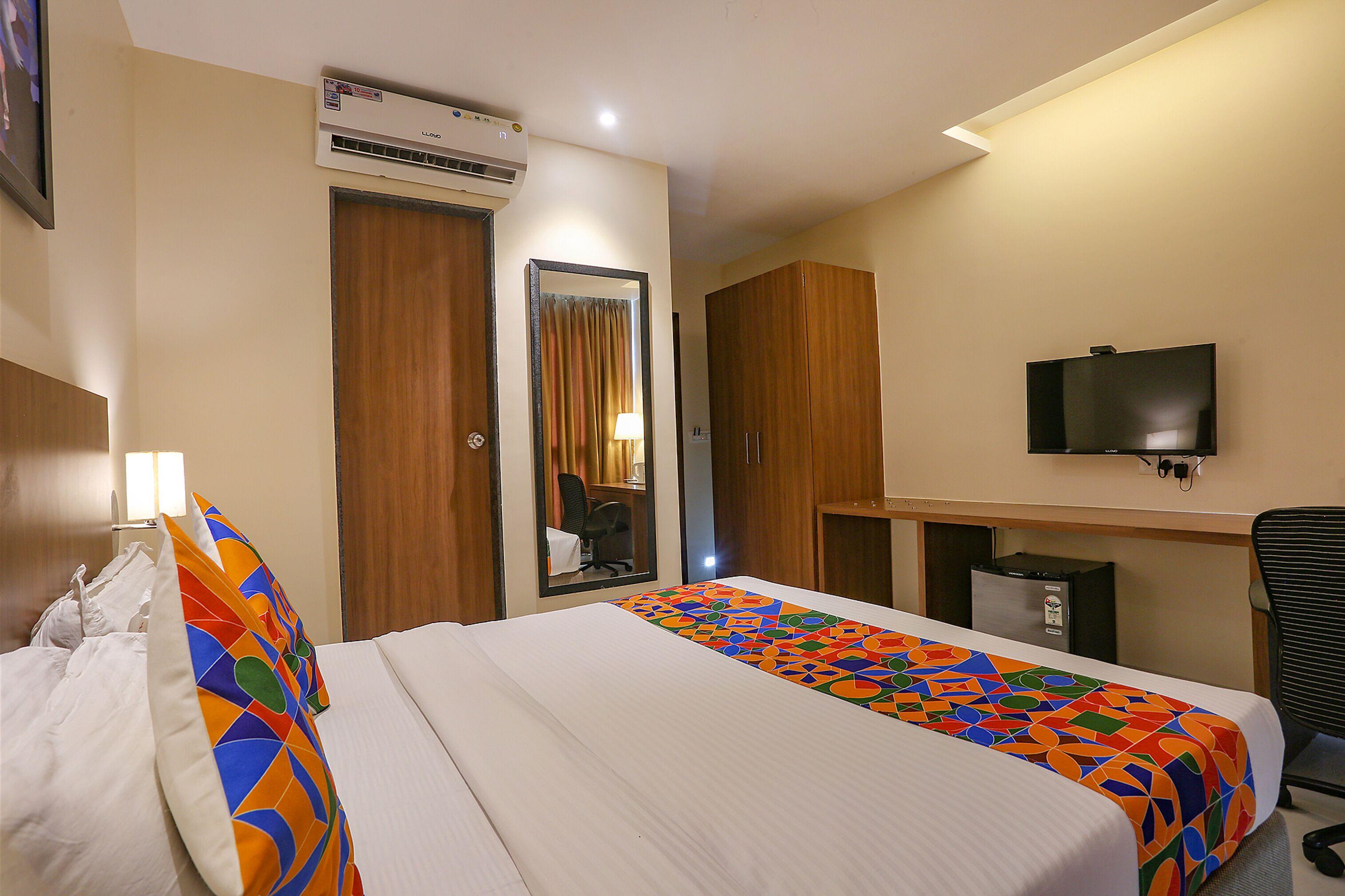 Hotel Fabhotel Royal International - Nr International Airport