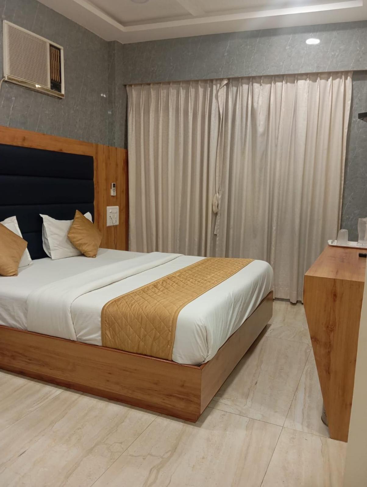 New National Hotel Mumbai