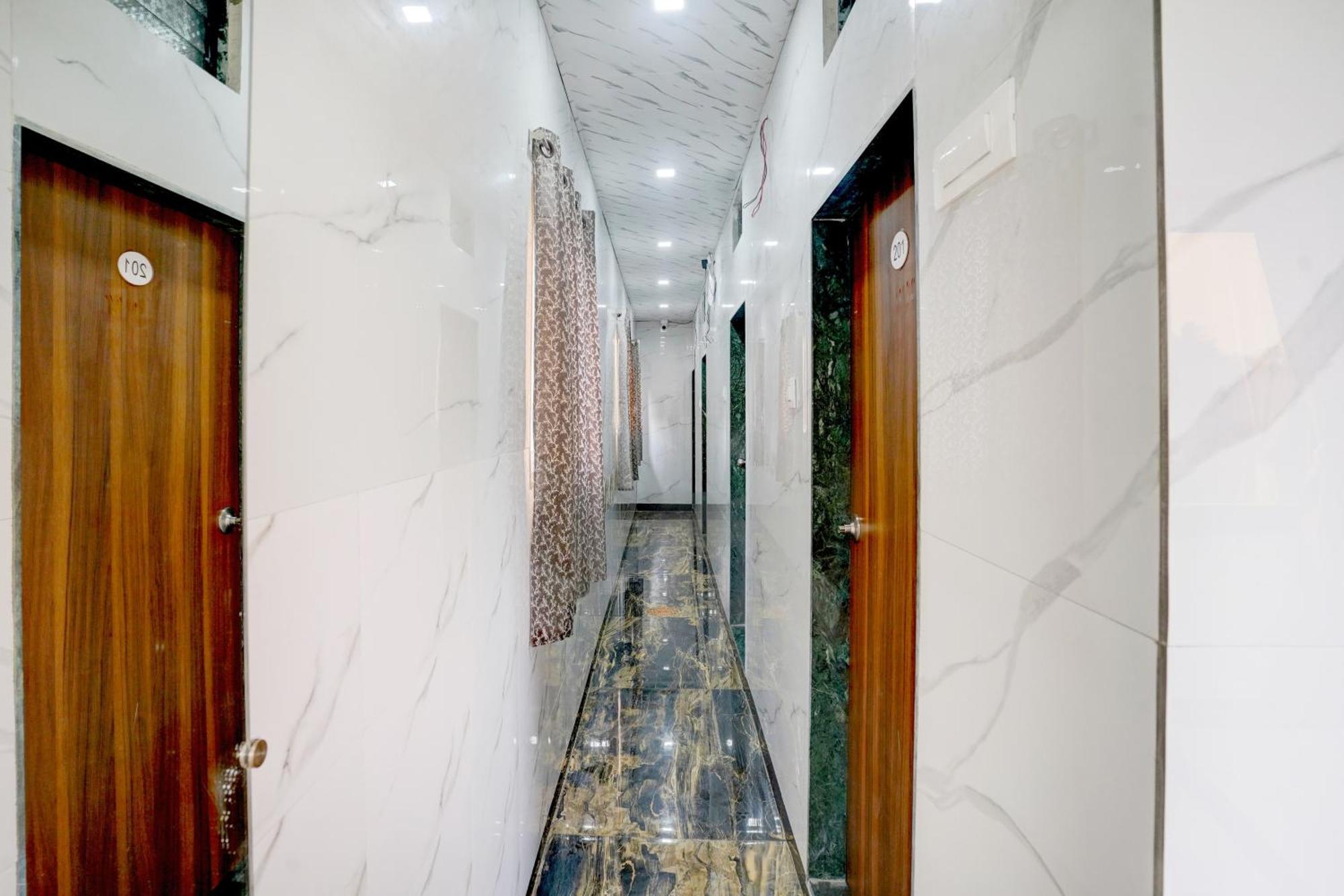 O Sr Residency Hotel 3*