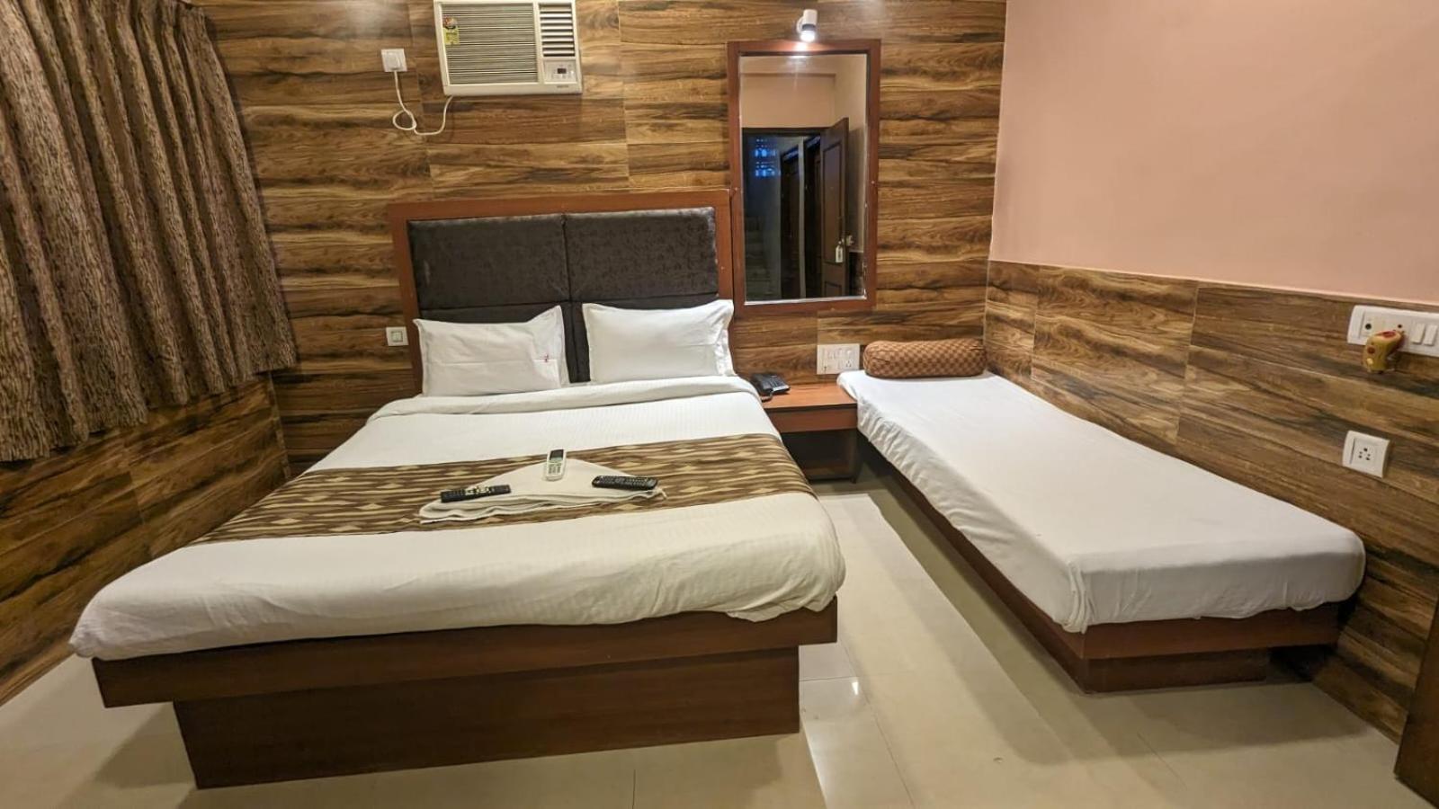 Lucky Service - Near Bkc Apartment Mumbai